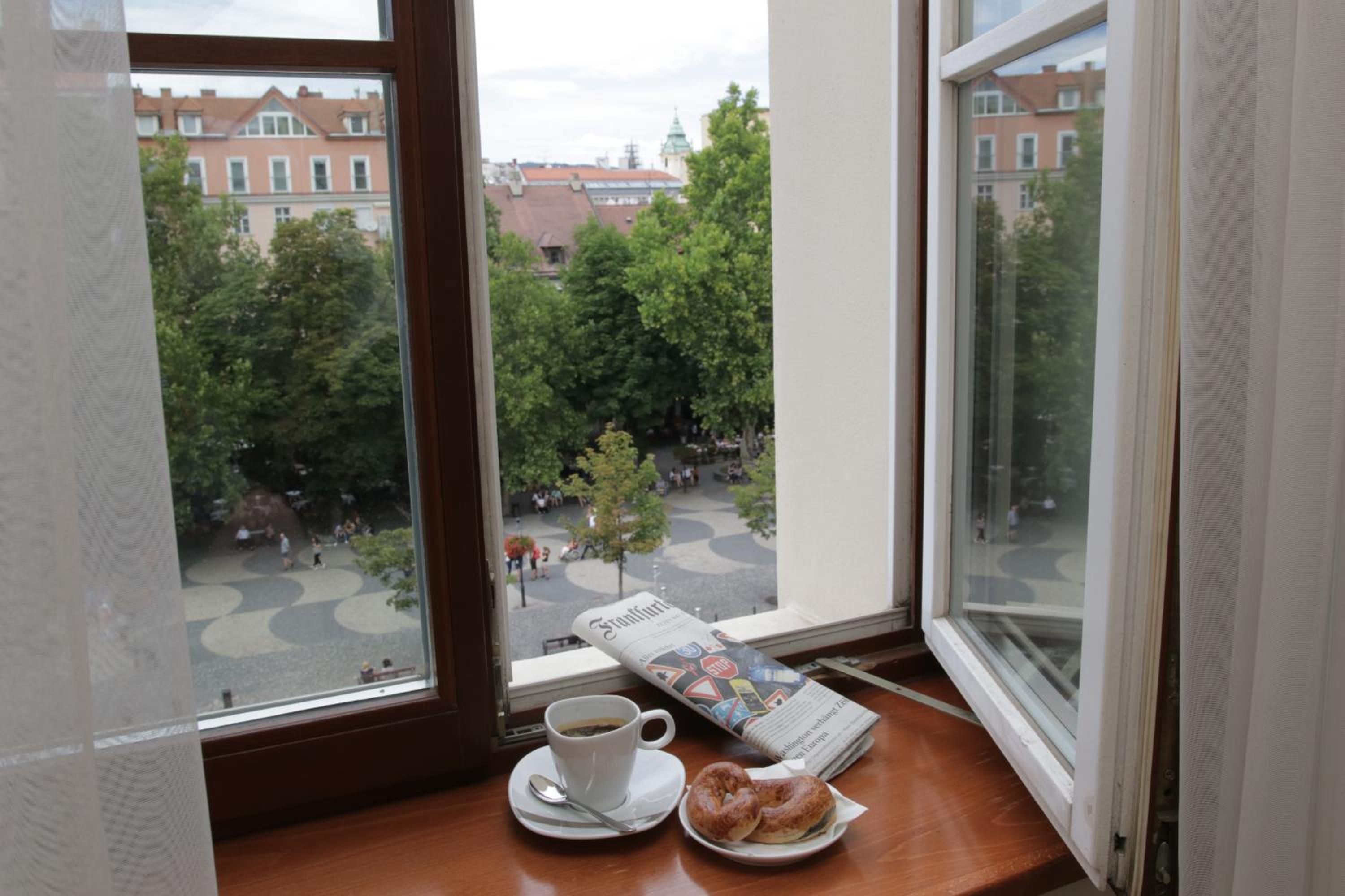 Premium Room with View - Photo 6