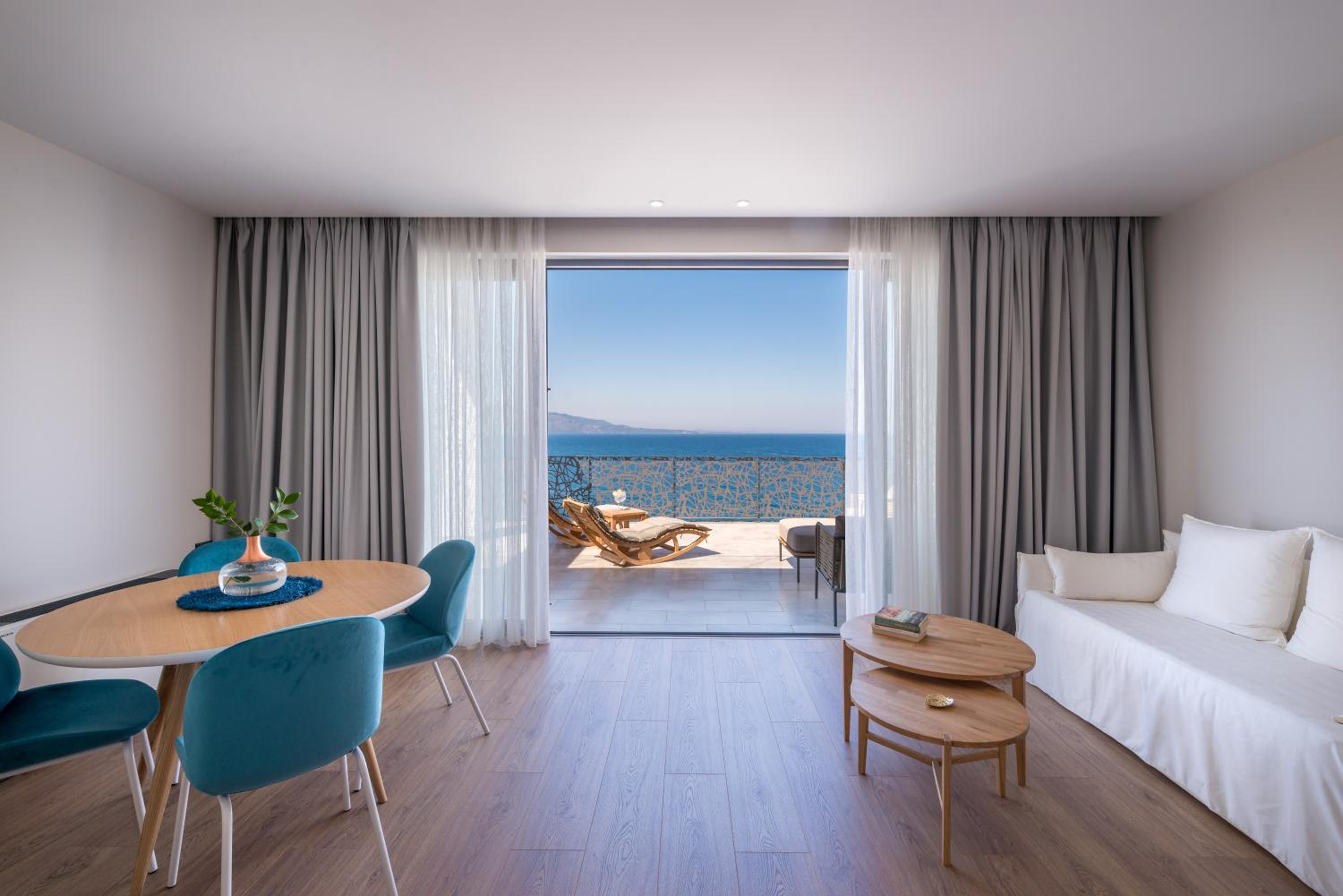 Glow Suite with Terrace and Sea View