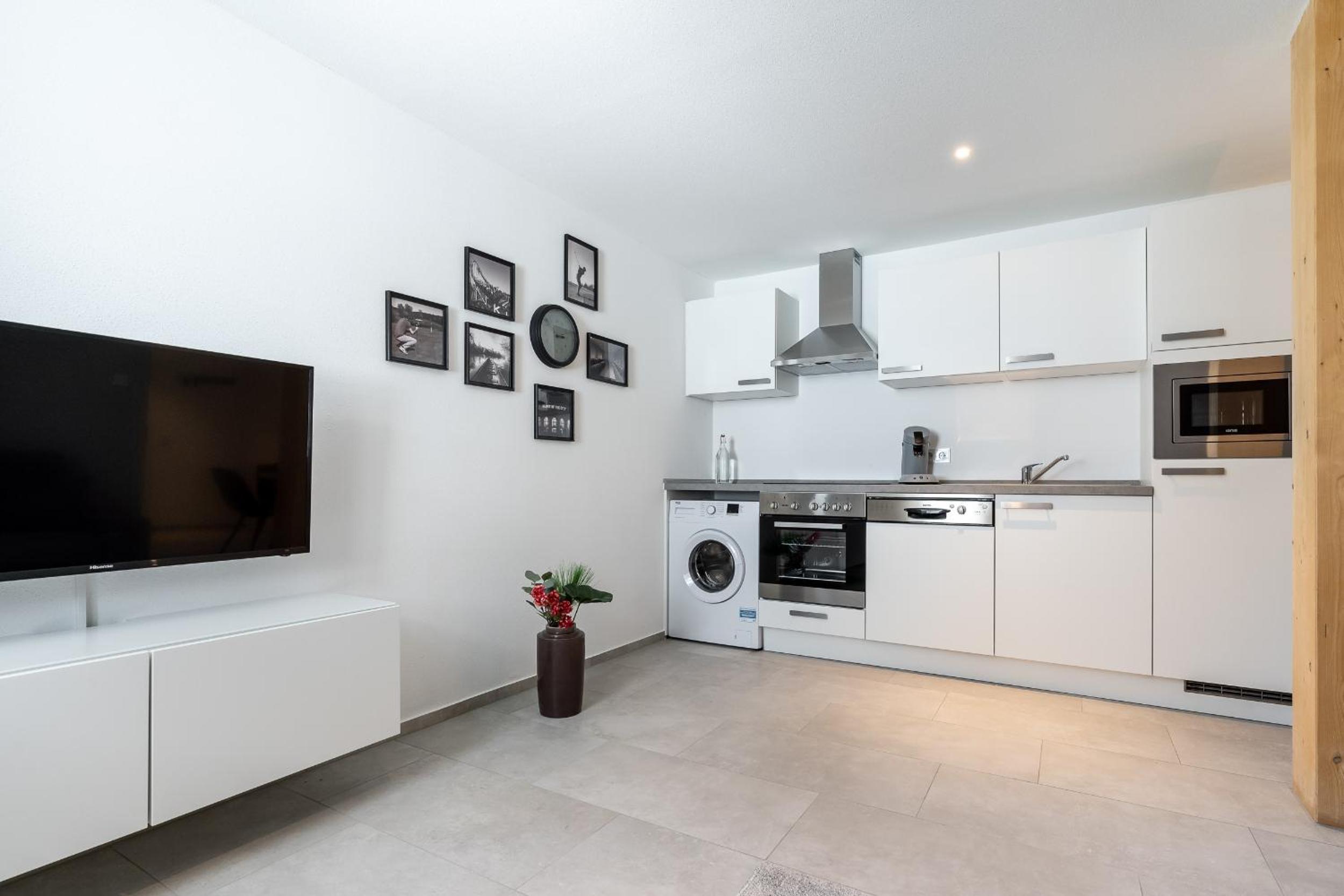 One-Bedroom Apartment - Photo 3