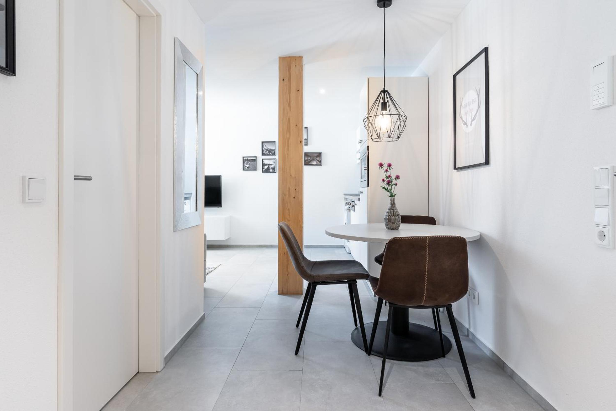 One-Bedroom Apartment - Photo 2