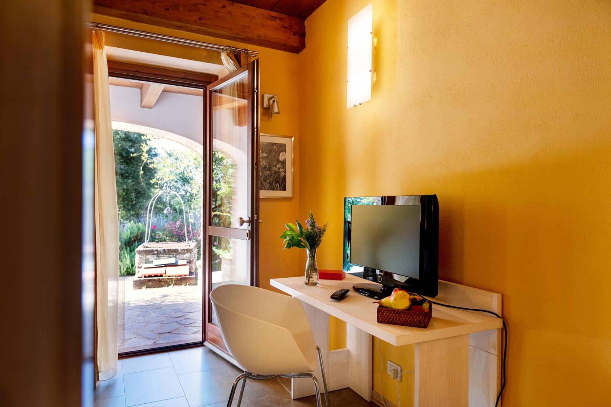 Double or Twin Room with Garden View photo 3