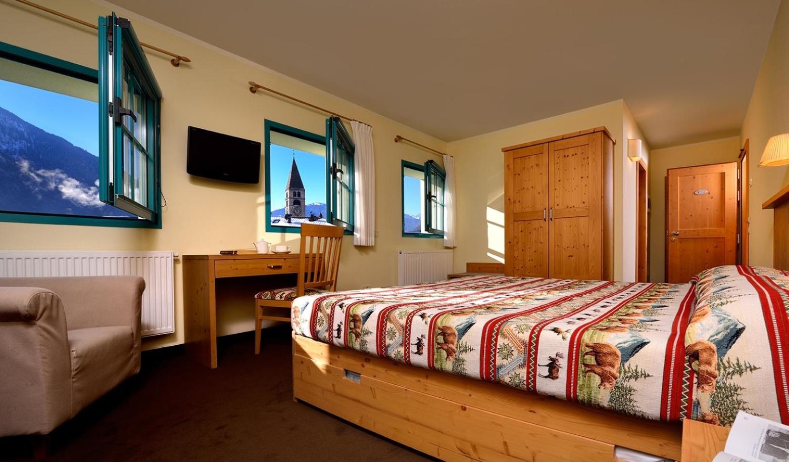 Family Room (2 Adults + 2 Children) - Photo 1