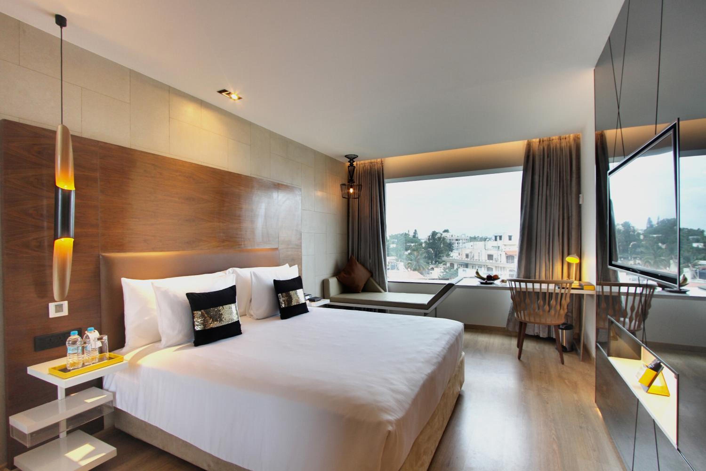 Day Use Superior Room (Check in - 11:00 AM & Check Out - 05:00 PM - Same Day)