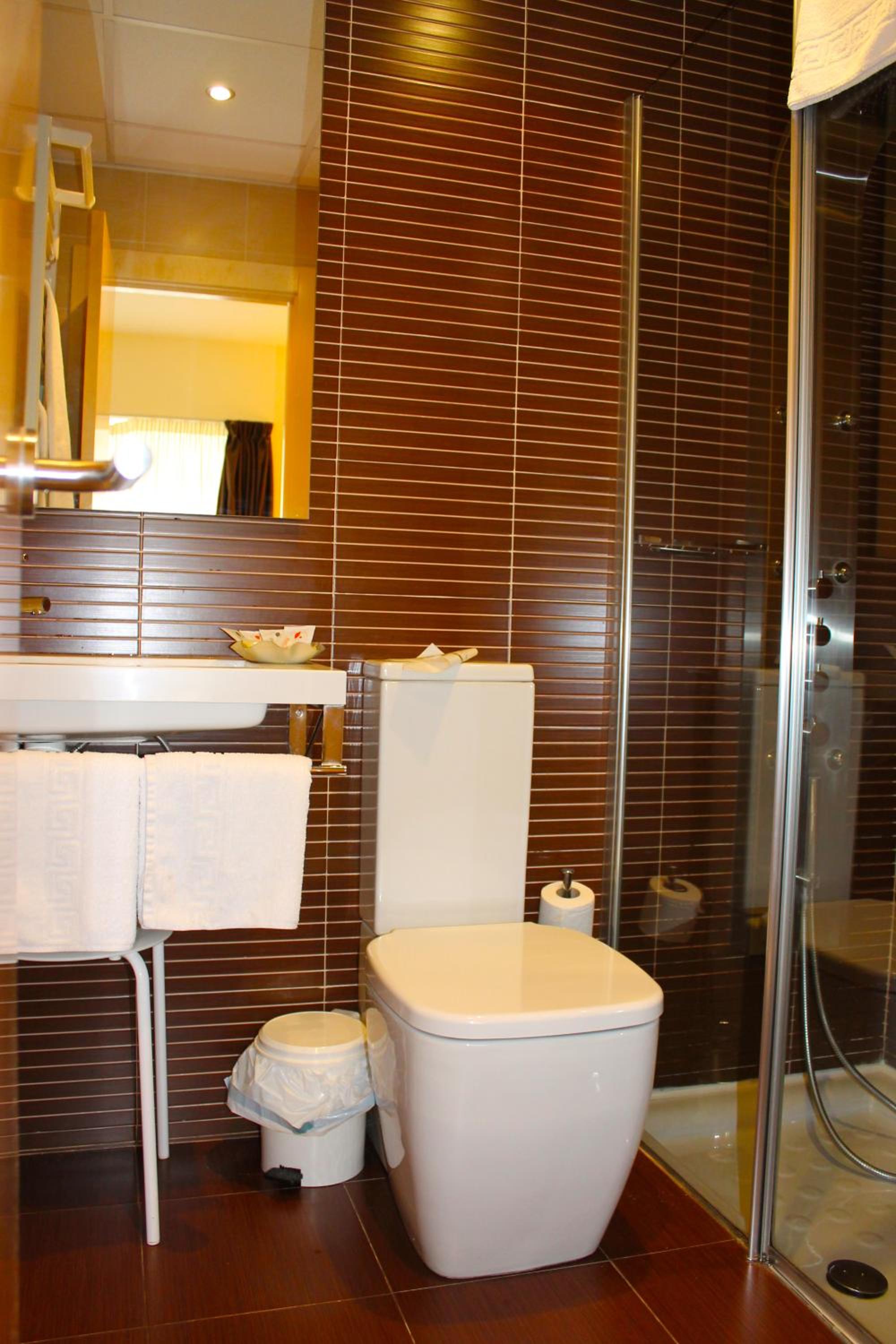 Budget Double or Twin Room photo 3