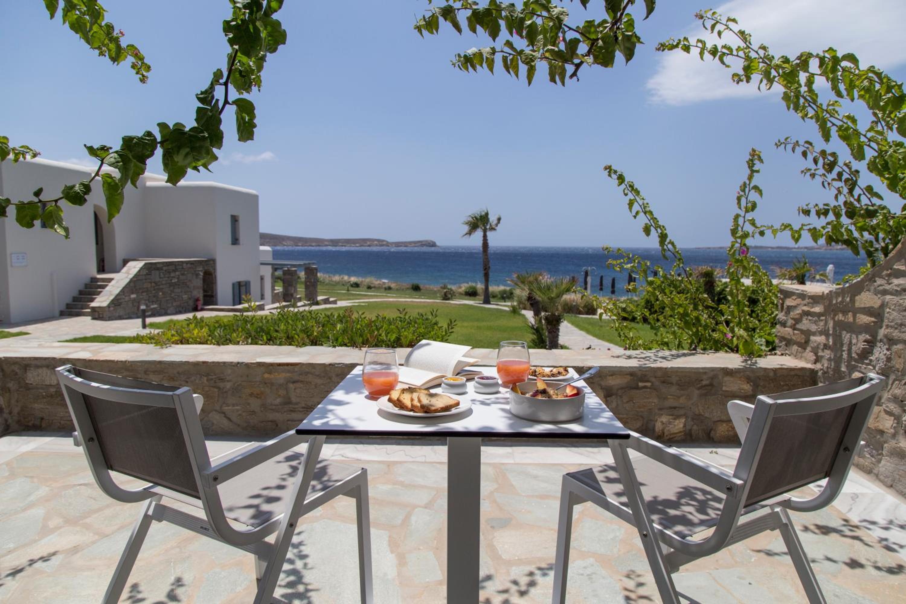 Superior Room with Sea View - Photo 9