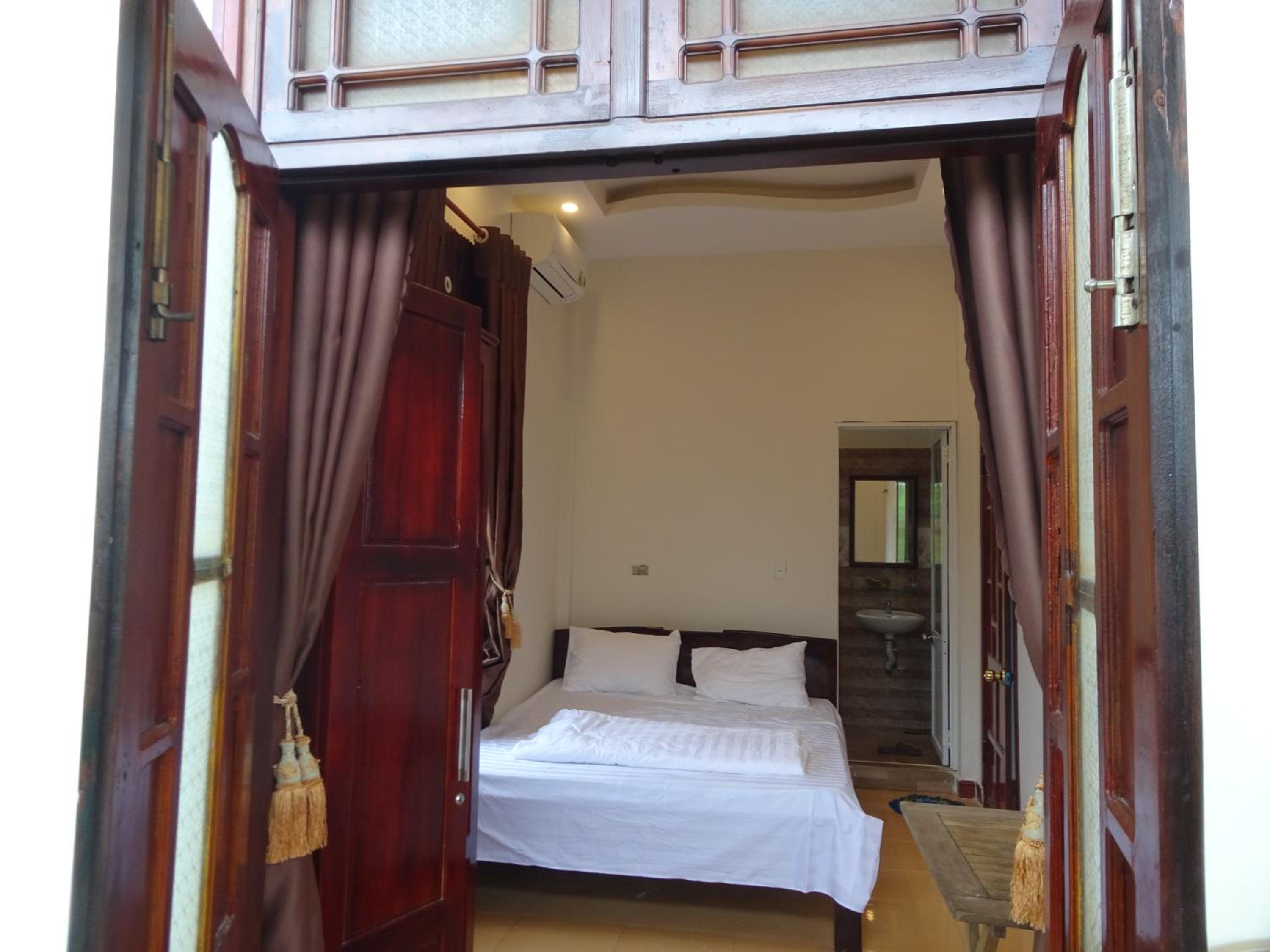Deluxe Room (2 Adults + 1 Child) photo 2
