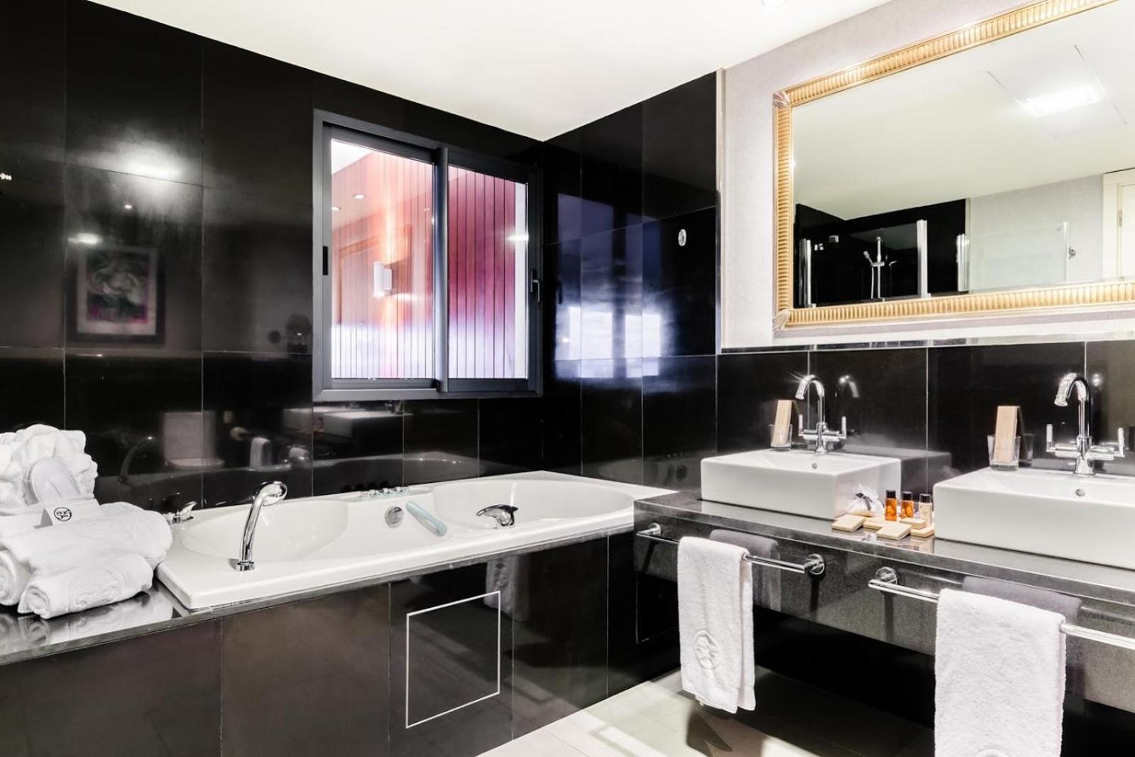 Habitación Queen con Bañera de Hidromasaje Habitación Queen con Bañera de Hidromasaje