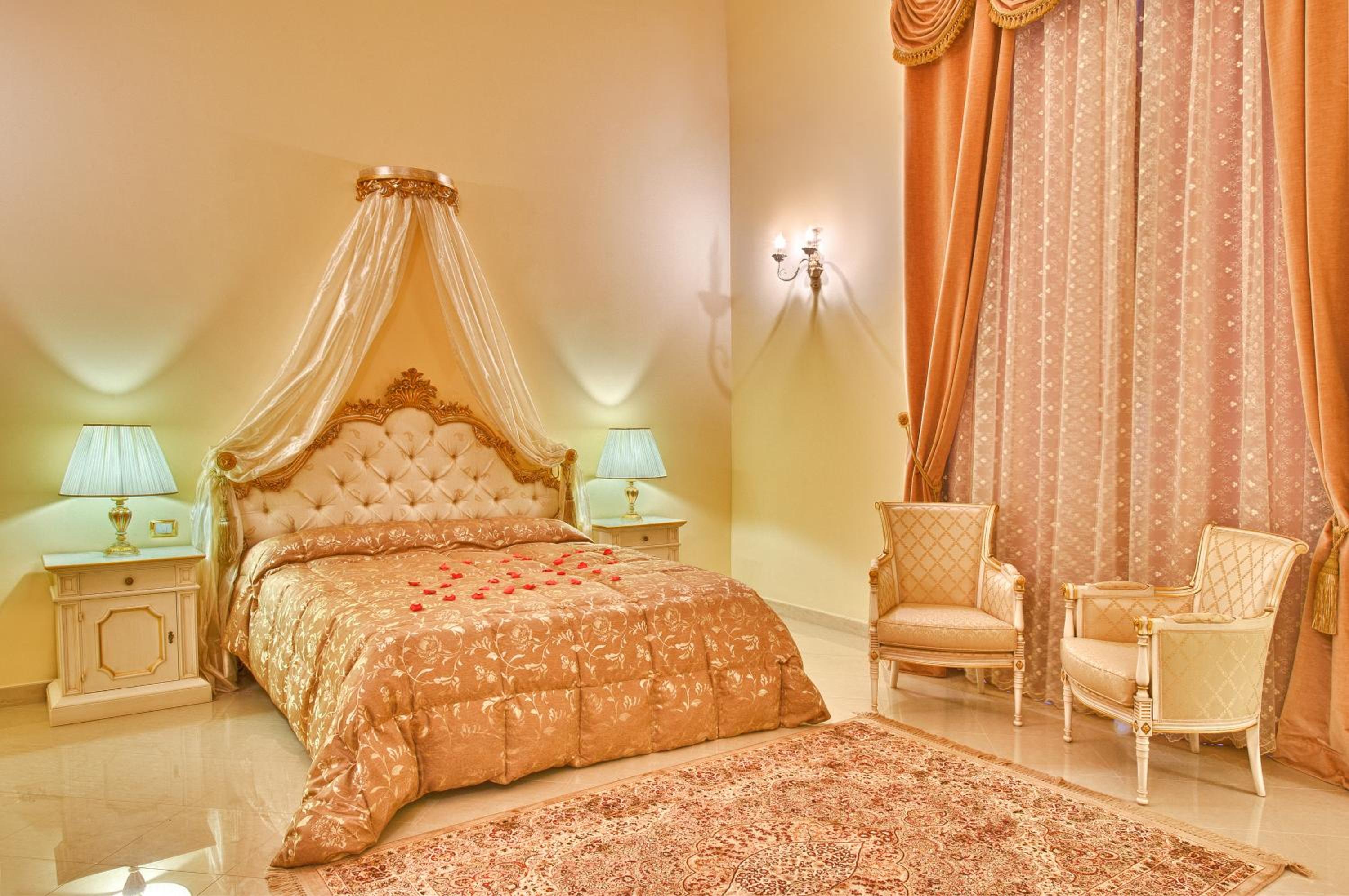 Superior Suite with Spa Bath - Photo 6