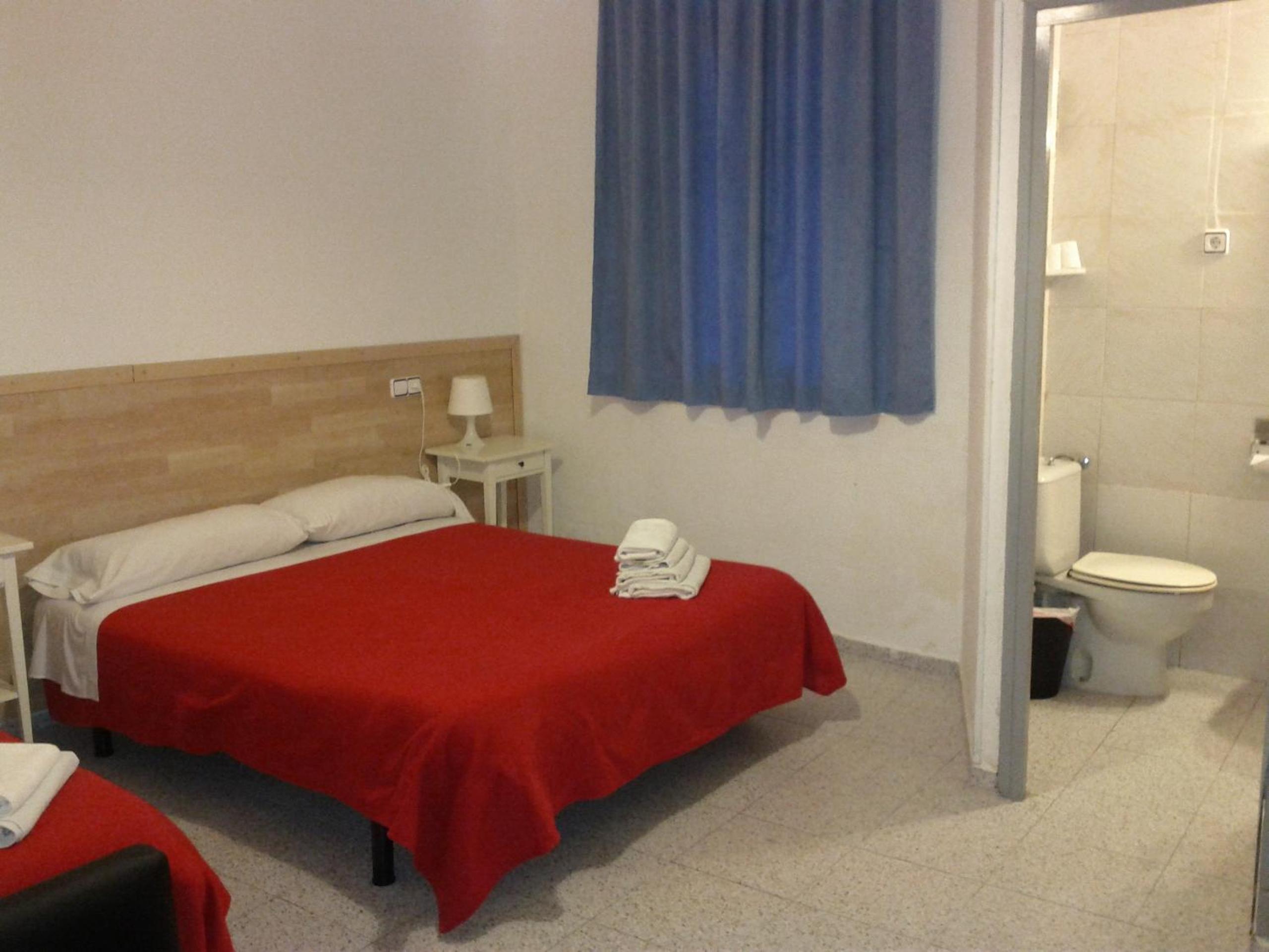 Triple Room with Private Bathroom photo 2