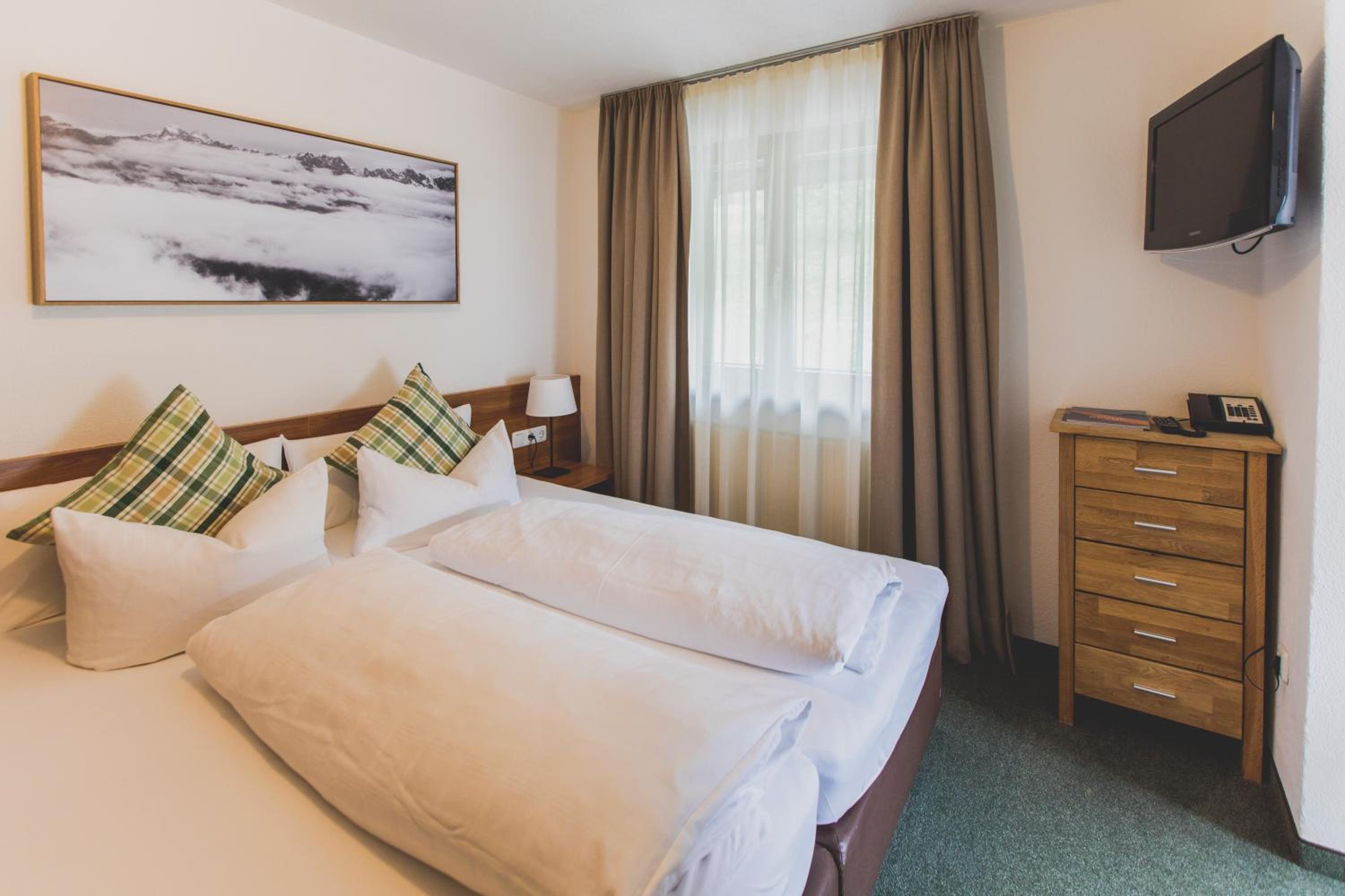 Standard Double or Twin Room photo 1