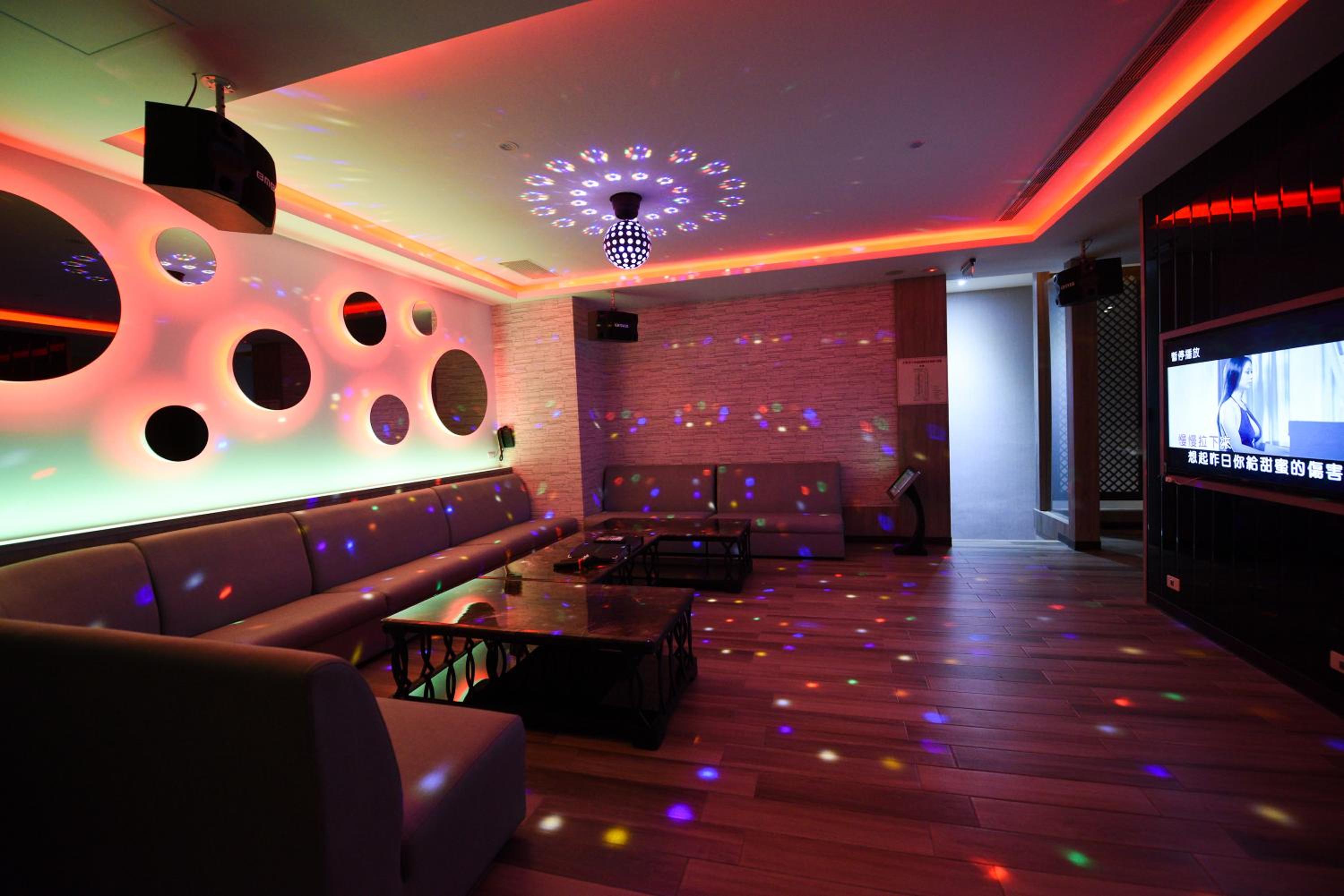 Deluxe Queen Room with Karaoke Facilities