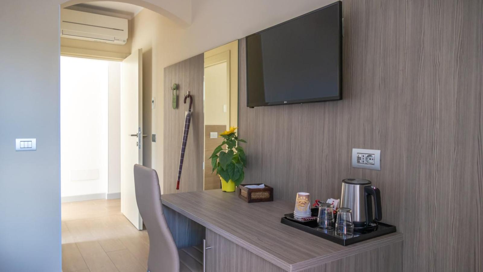 Superior Double or Twin Room with Pool View photo 1