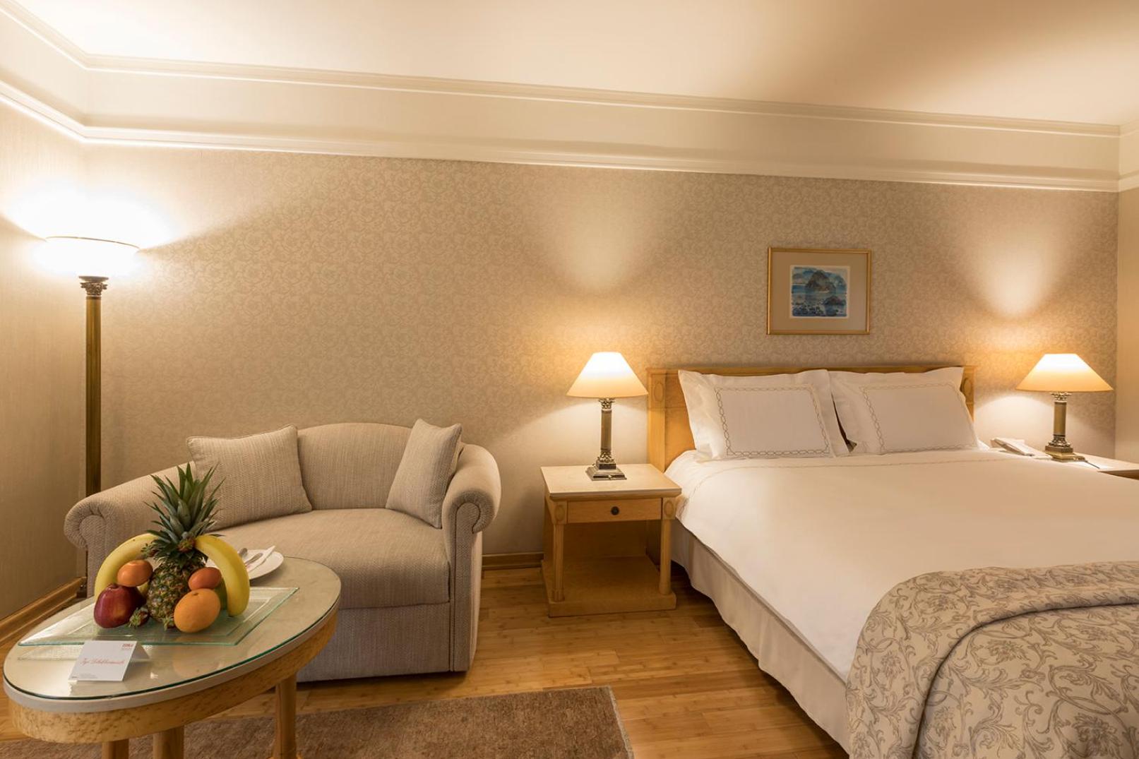 Deluxe Room with 1 Queen-Size Bed and Sofa Bed - Photo 2