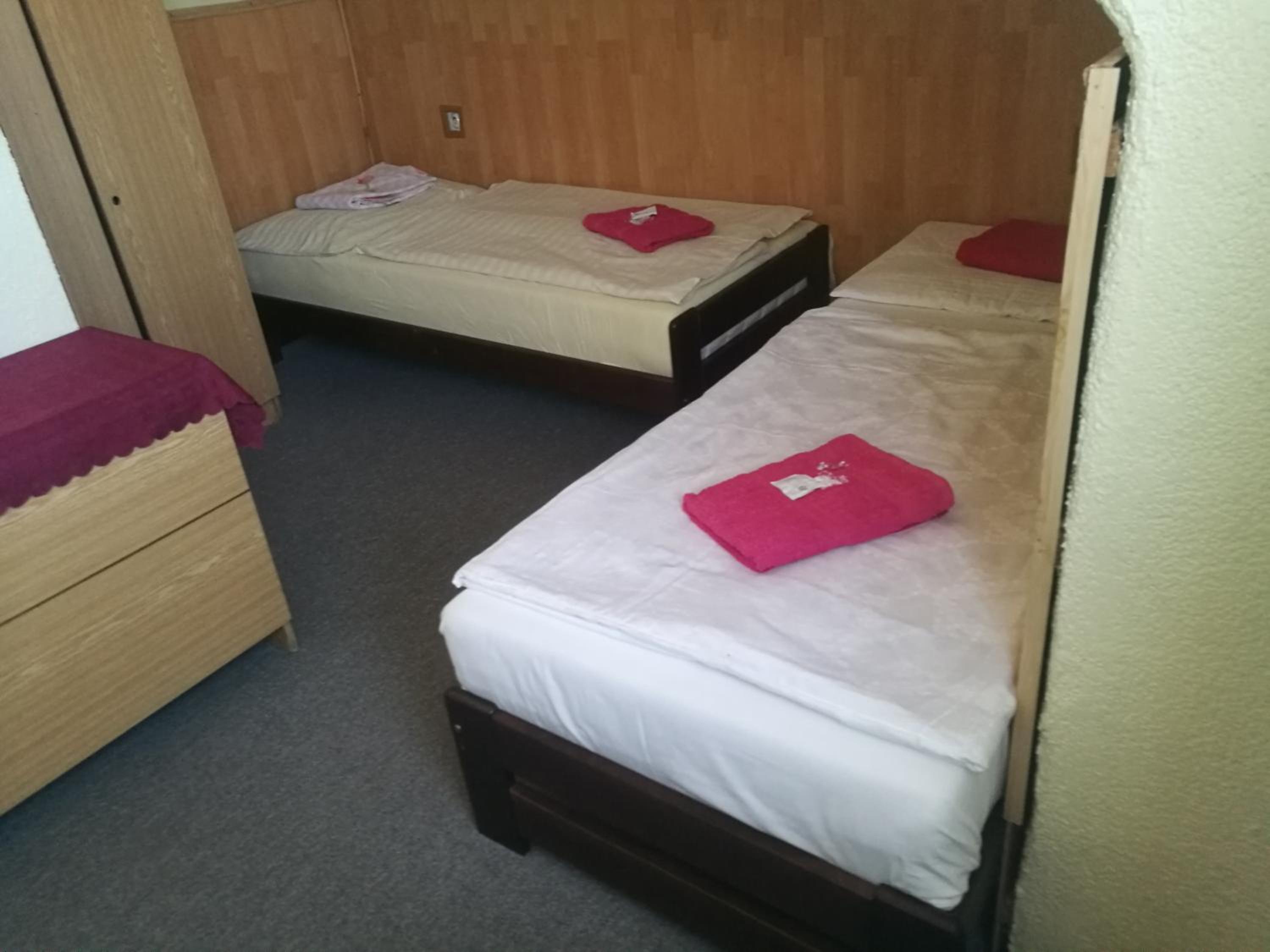 Twin Room - Photo 9