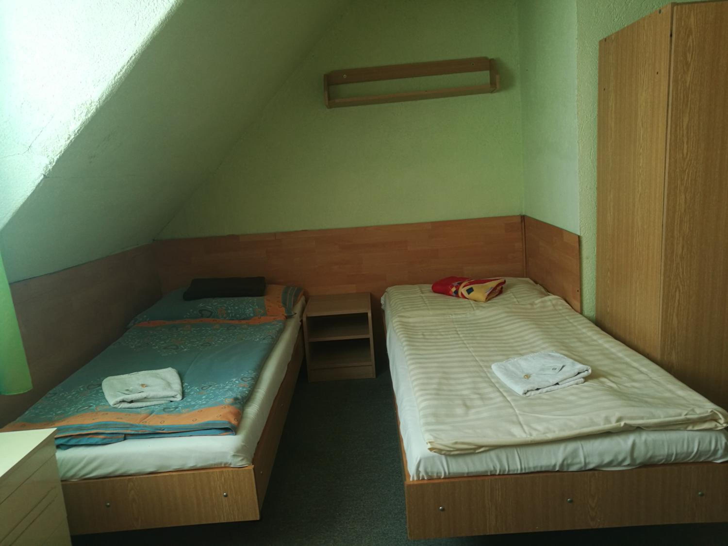 Twin Room - Photo 11