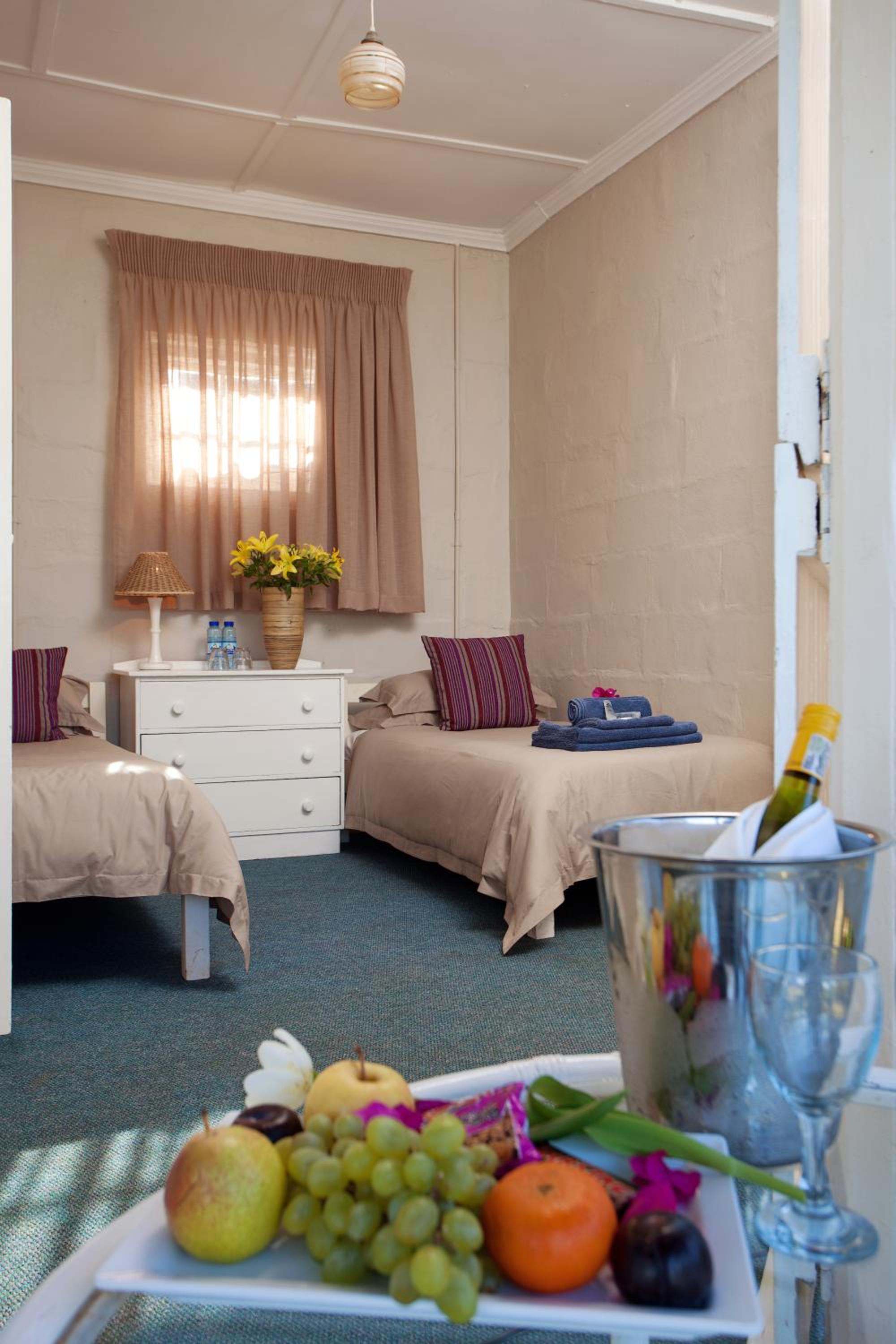 Twin Room with Bathroom - Photo 2