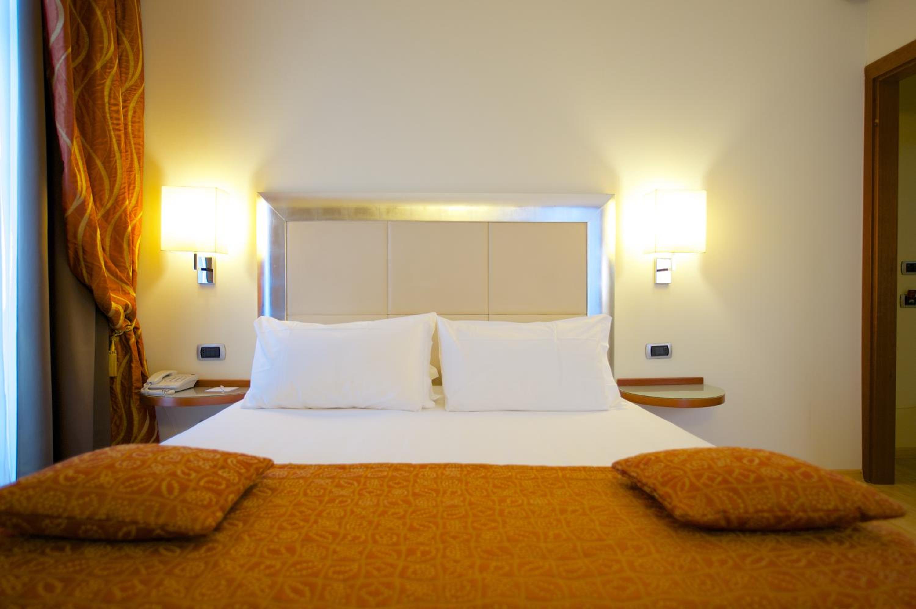 Standard Queen Room - Photo 18