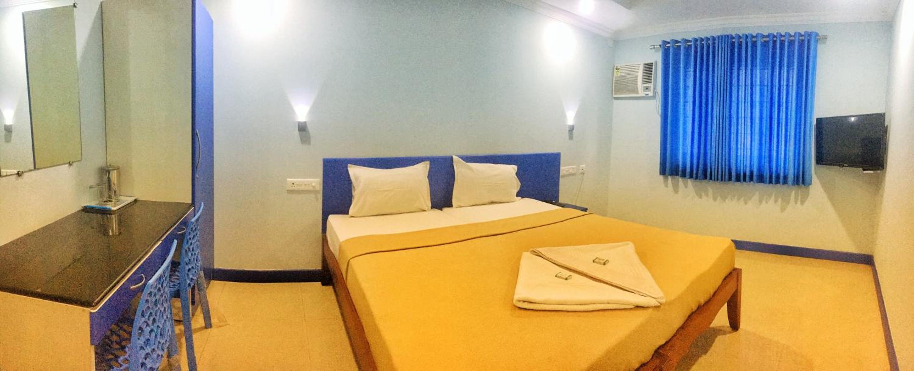 Deluxe Double Room (2 Adults + 1 Child) - Photo 3