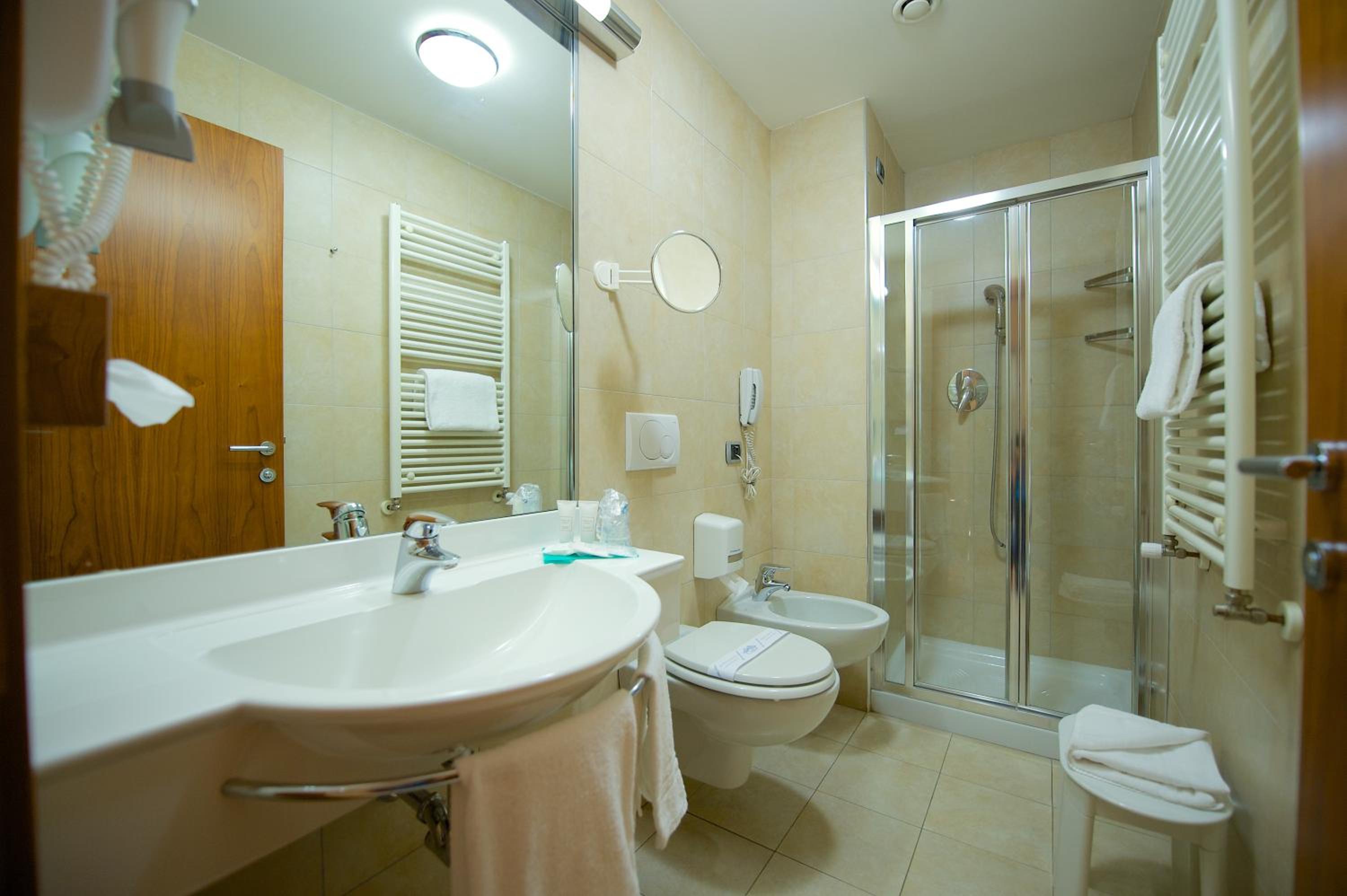 Standard Twin Room - Photo 5