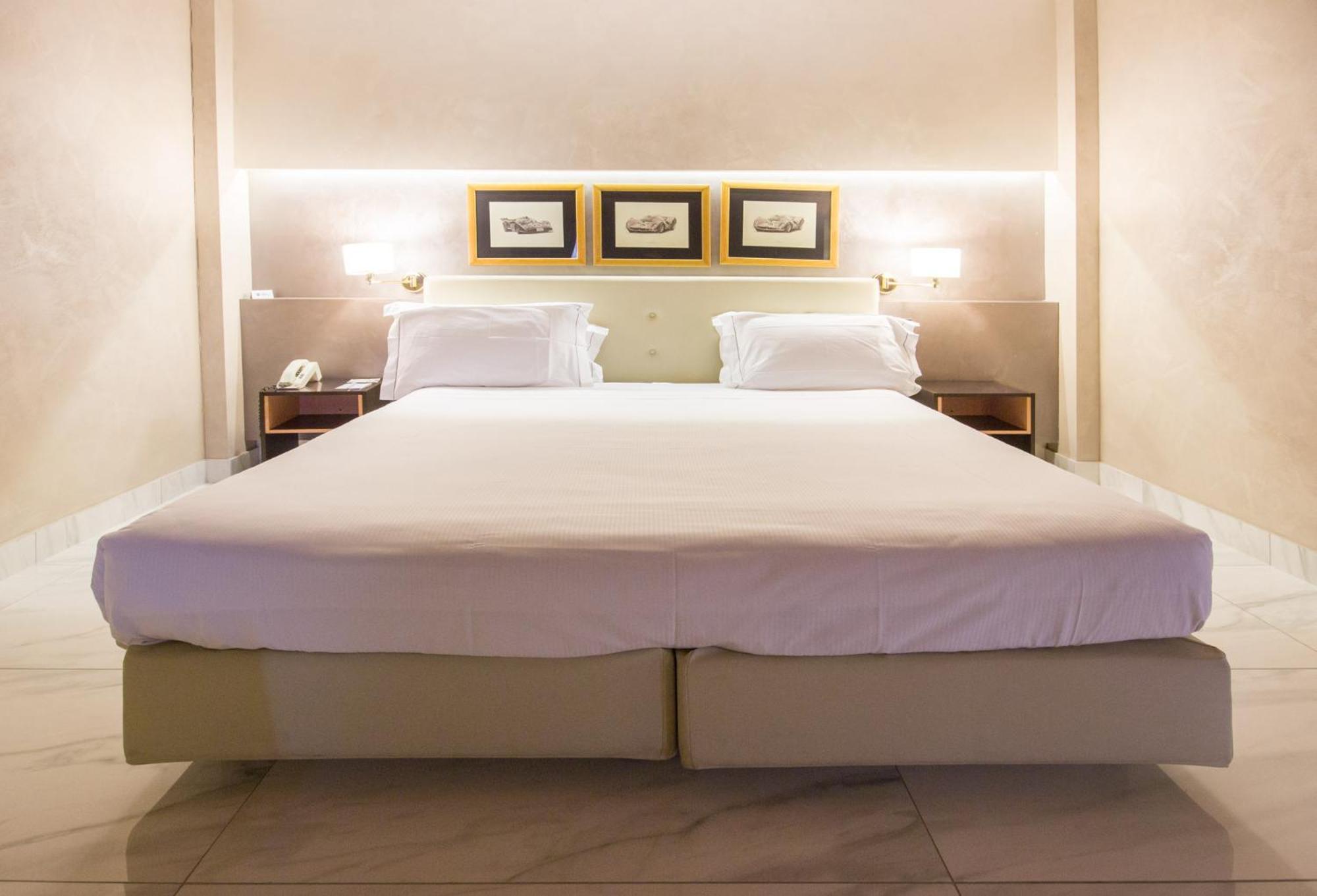 Junior Suite - Non-Smoking - Photo 8
