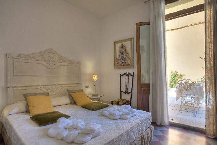 Double Room - Photo 15