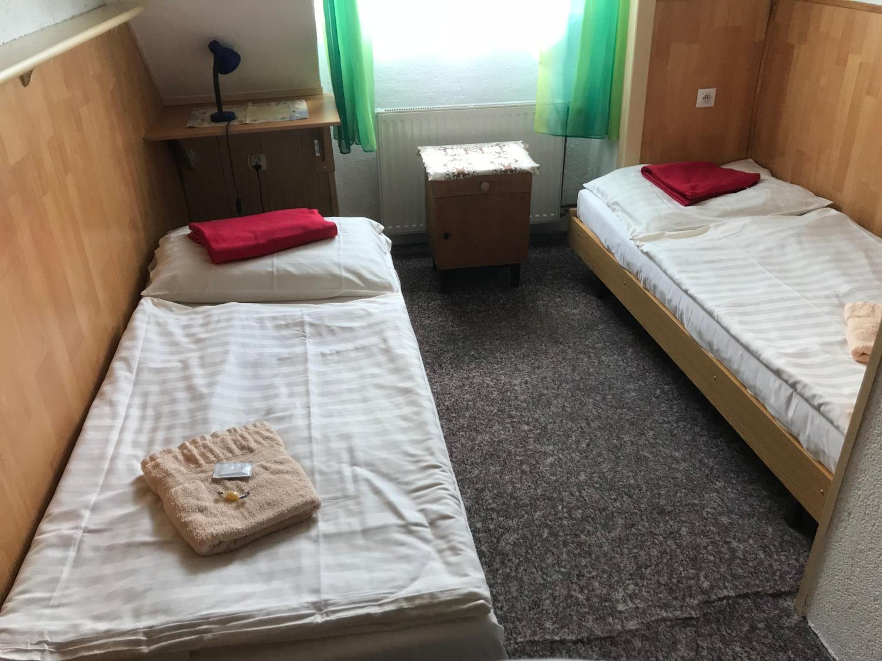 Twin Room - Photo 12