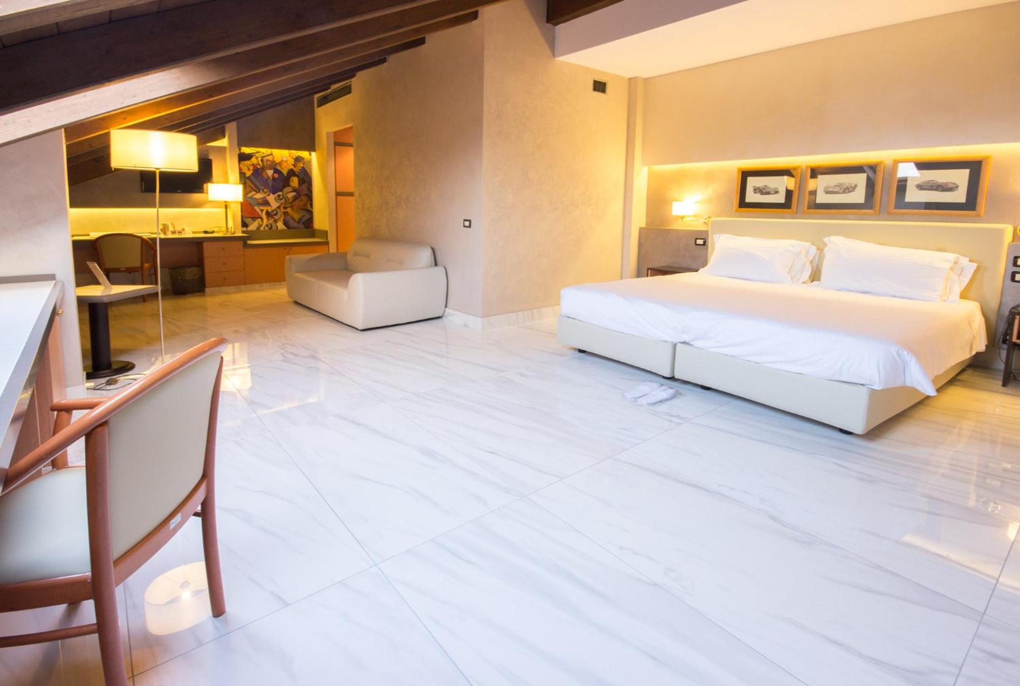 Junior Suite - Non-Smoking - Photo 11