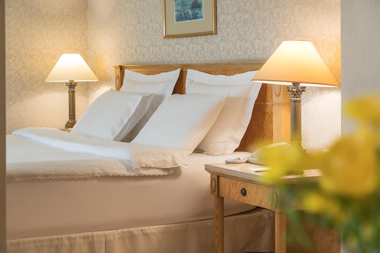 Junior Suite with 1 Queen-Size Bed and Sofa Bed - Photo 6