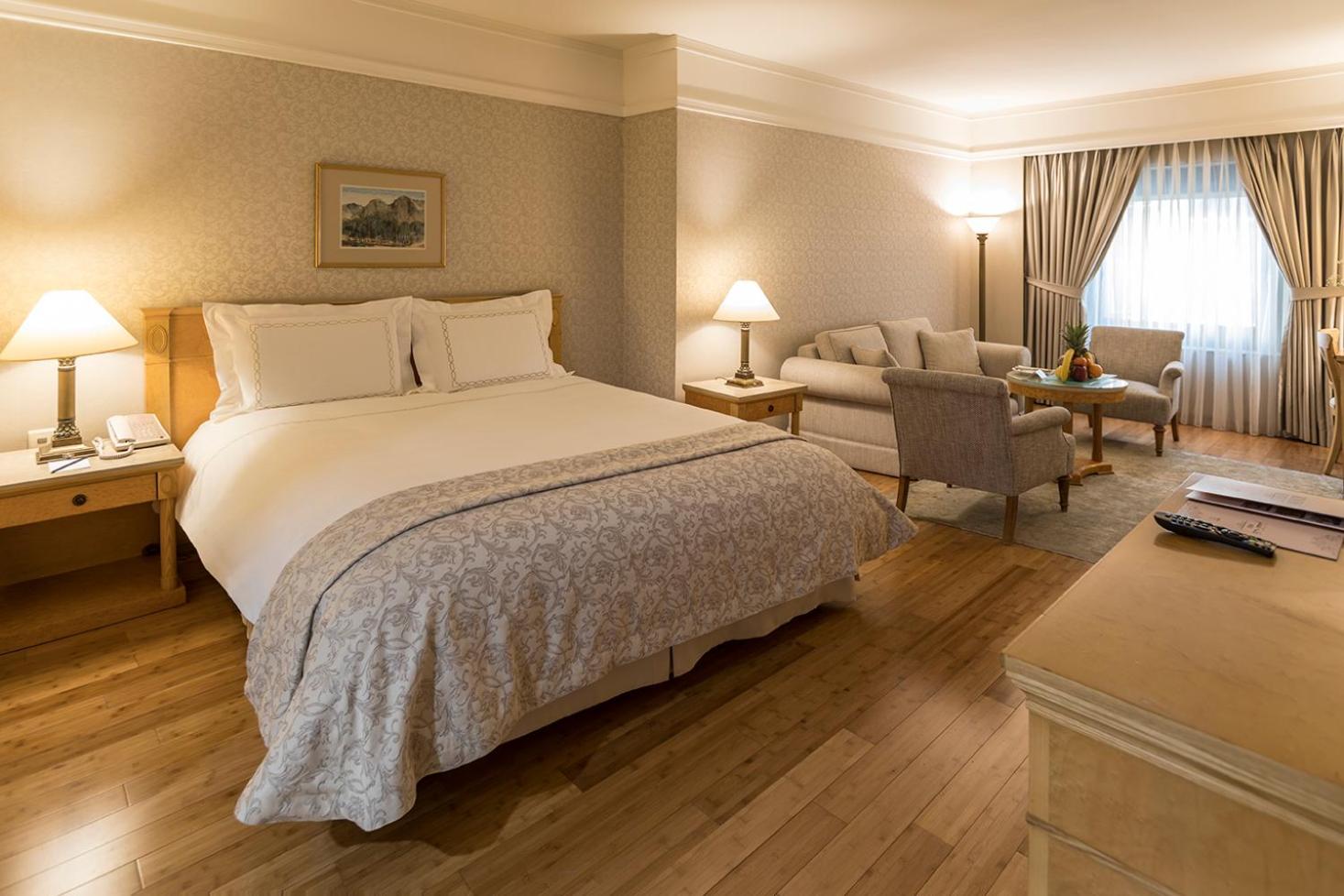 Junior Suite with 1 Queen-Size Bed and Sofa Bed - Photo 3