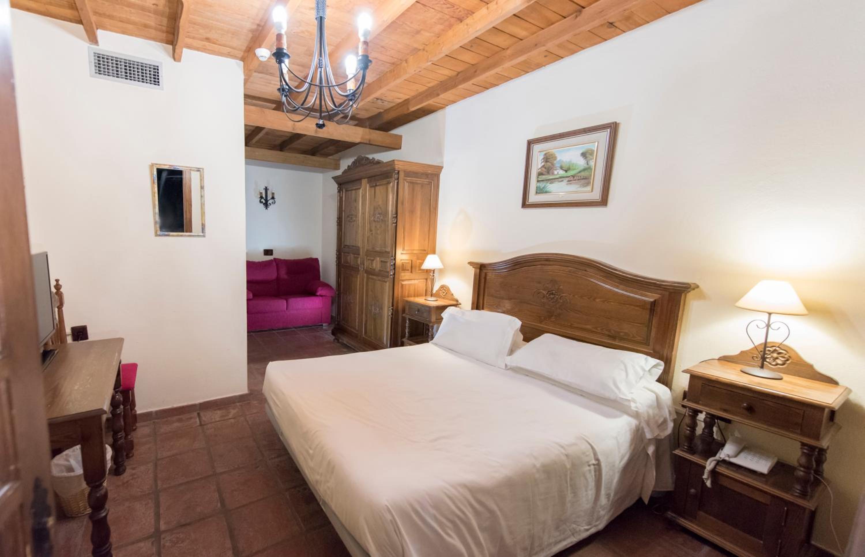 Double or Twin Room - Photo 3