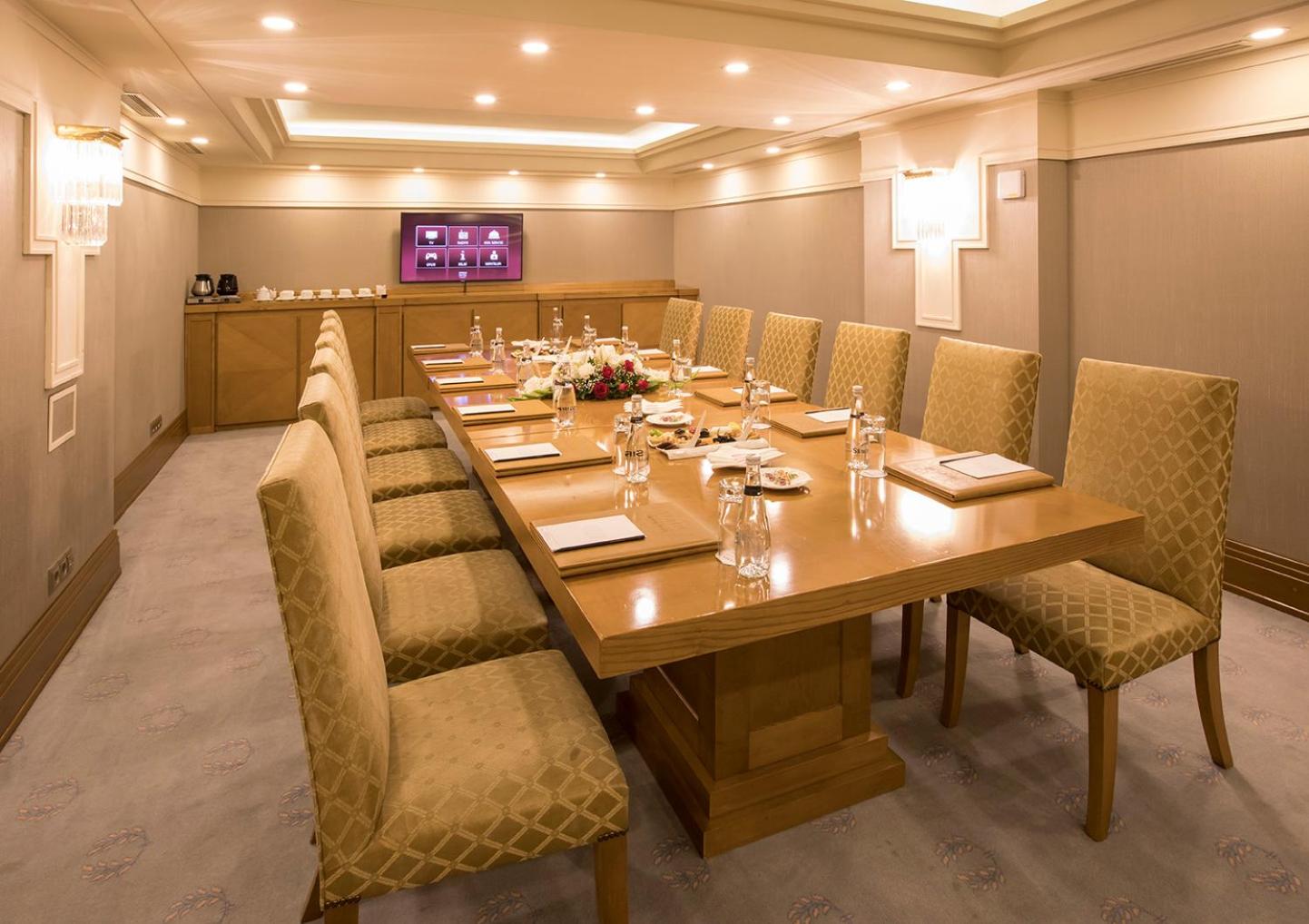 Presidential Suite - Free Two Ways Airport Transfer