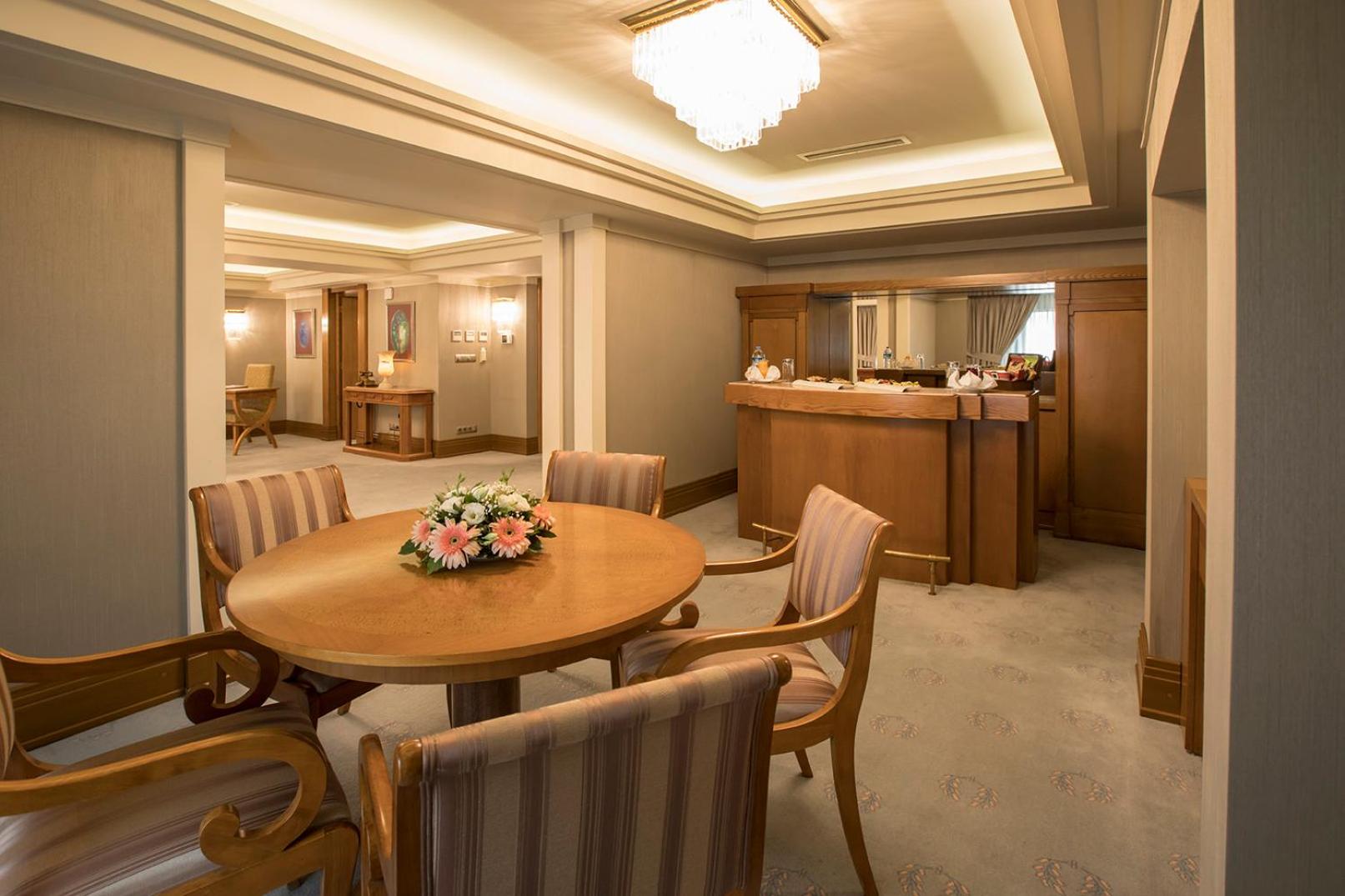 Presidential Suite - Free Two Ways Airport Transfer thumbnail 5