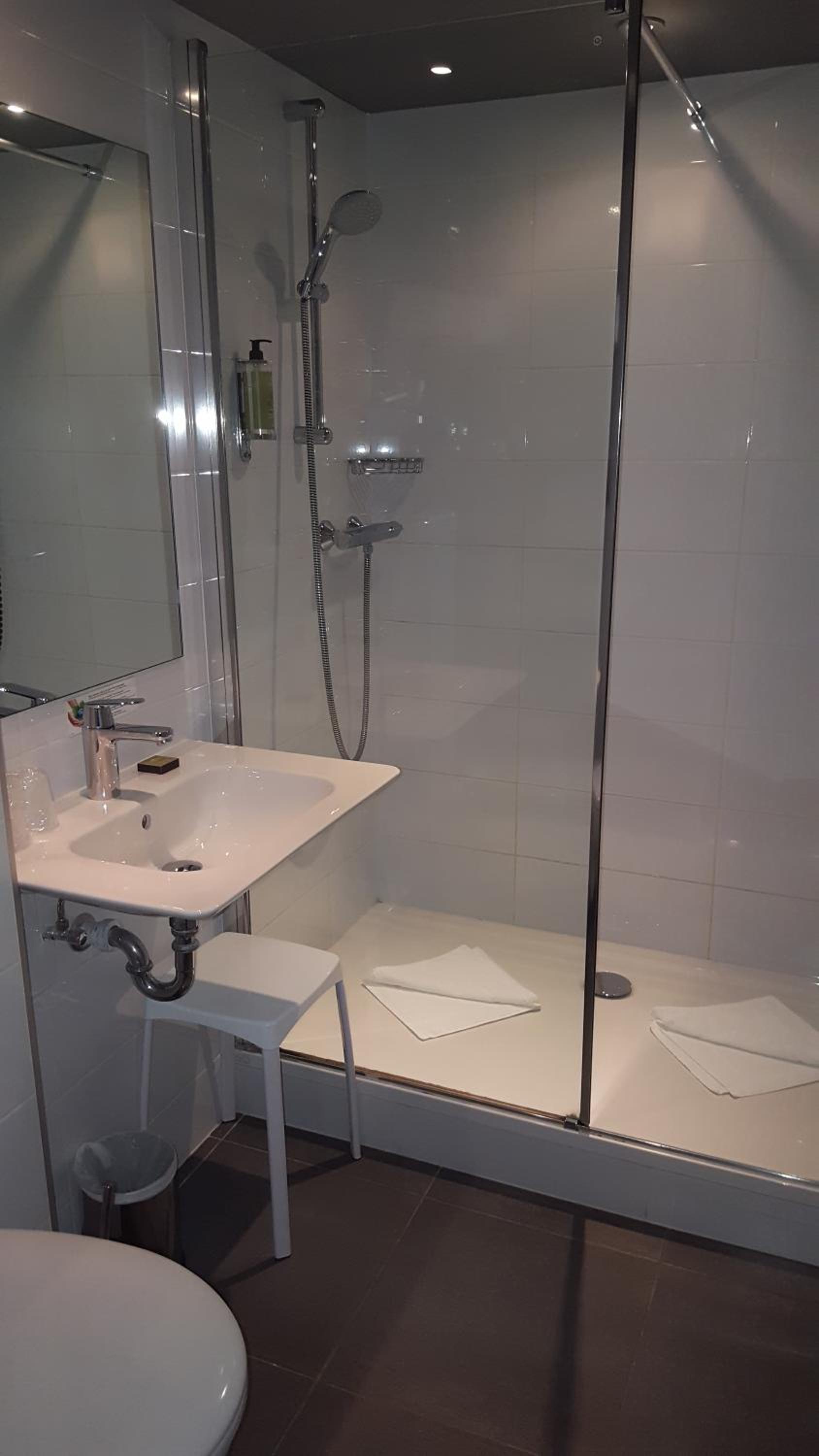 Comfort King Room - Photo 5