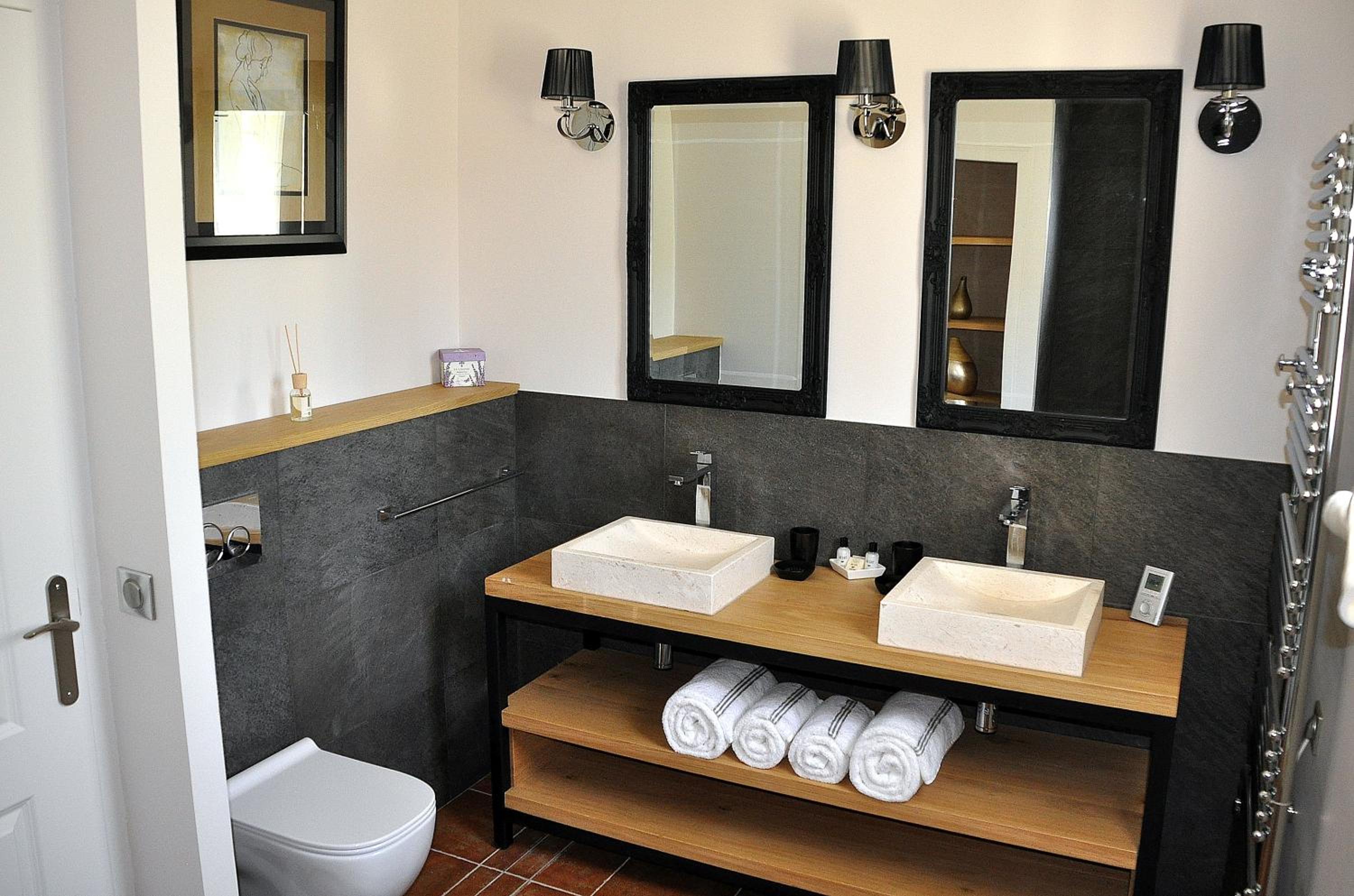 Deluxe Double Room with Bath photo 2