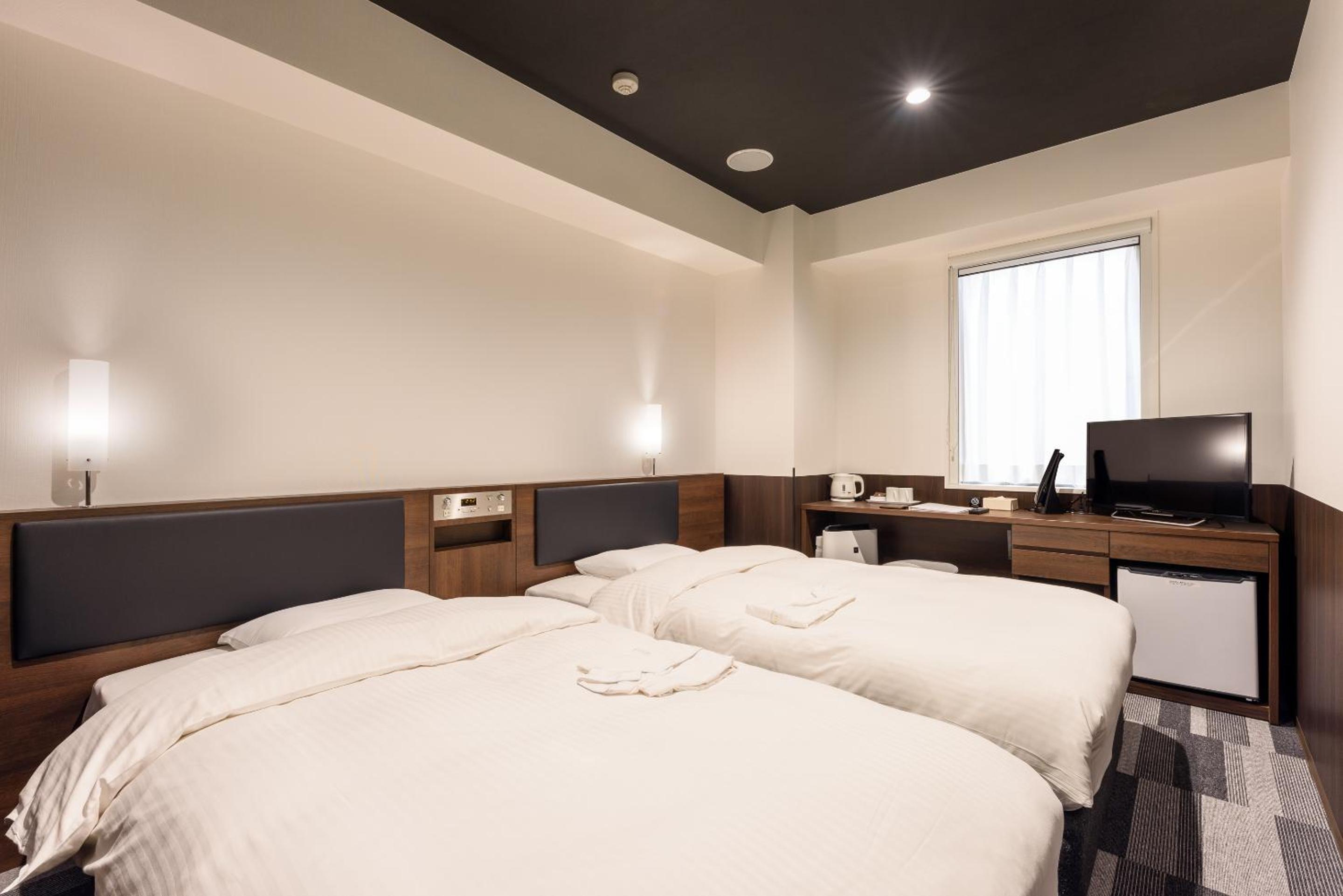 Twin Room - Non-Smoking photo 3