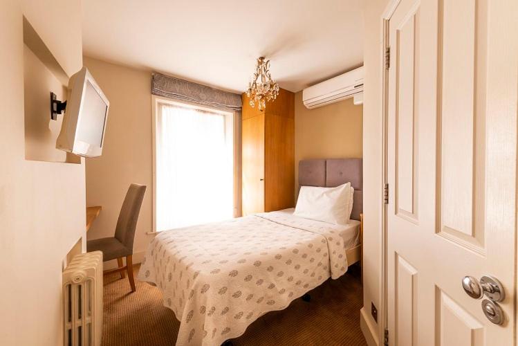 Single Room photo 2