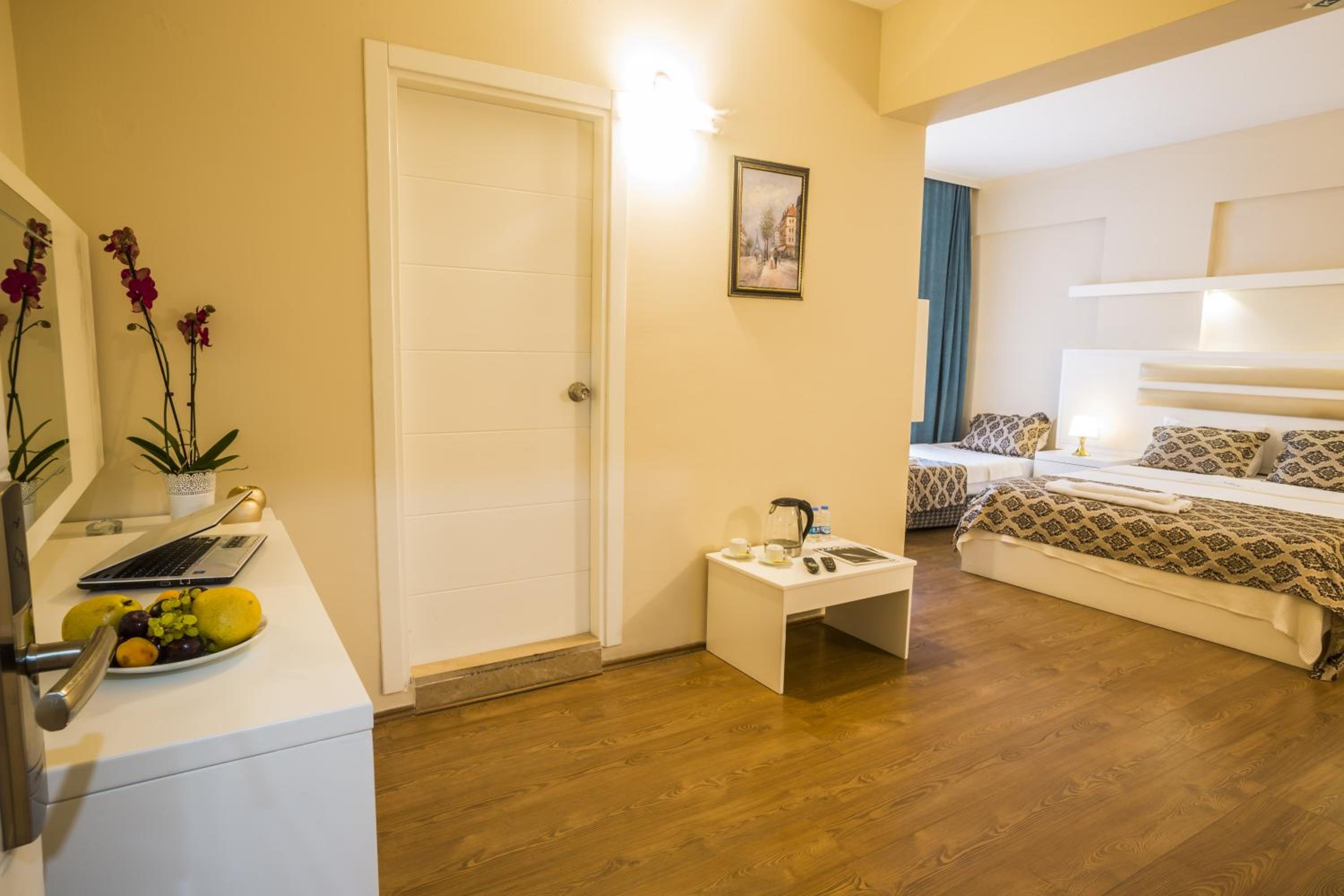Standard Quadruple Room - Photo 3
