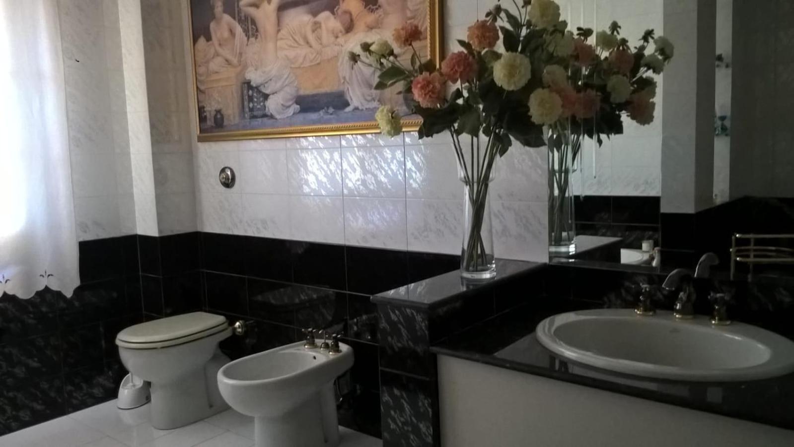 Deluxe King Room photo 2