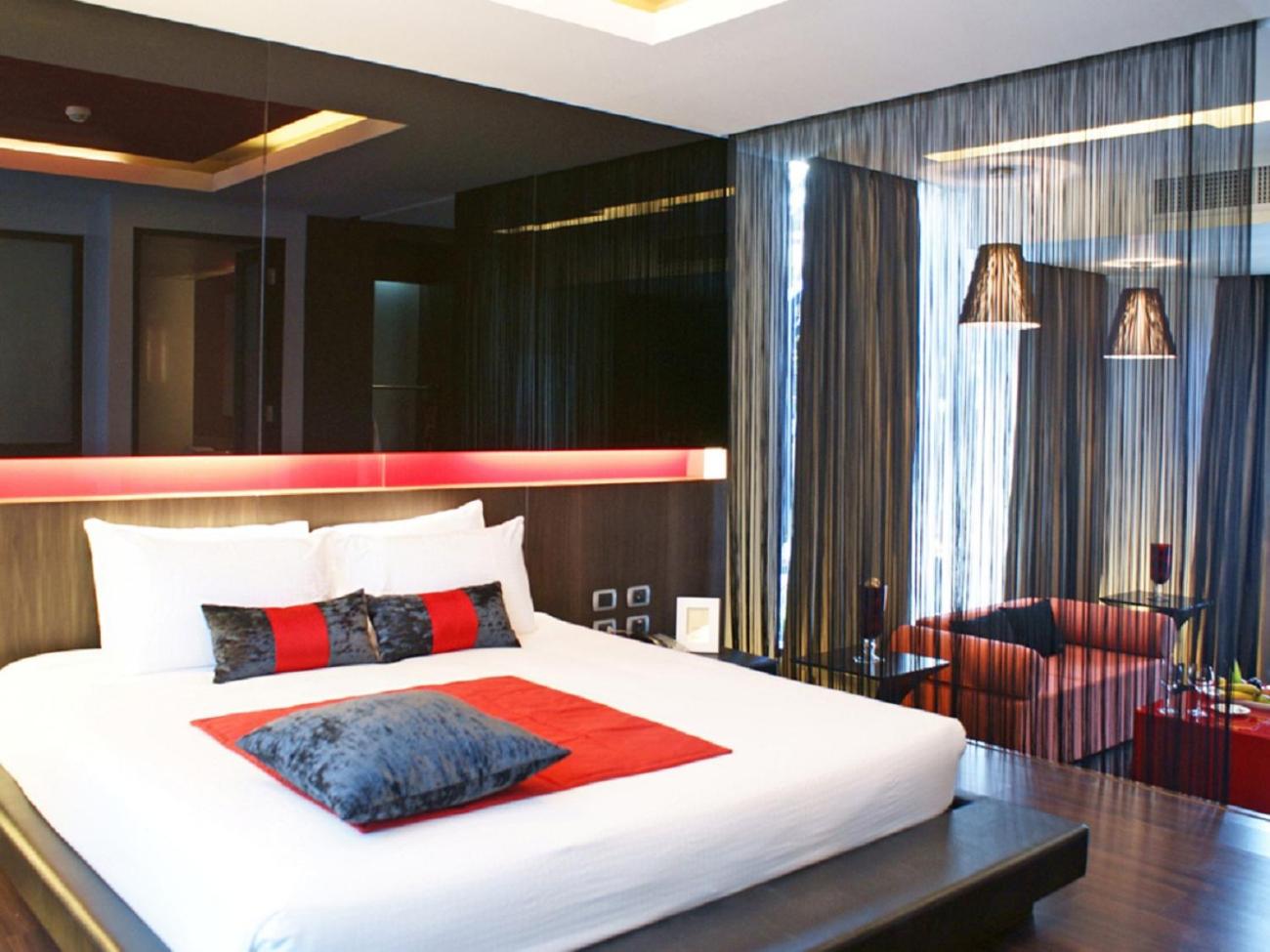 Deluxe King Room with Pool Access