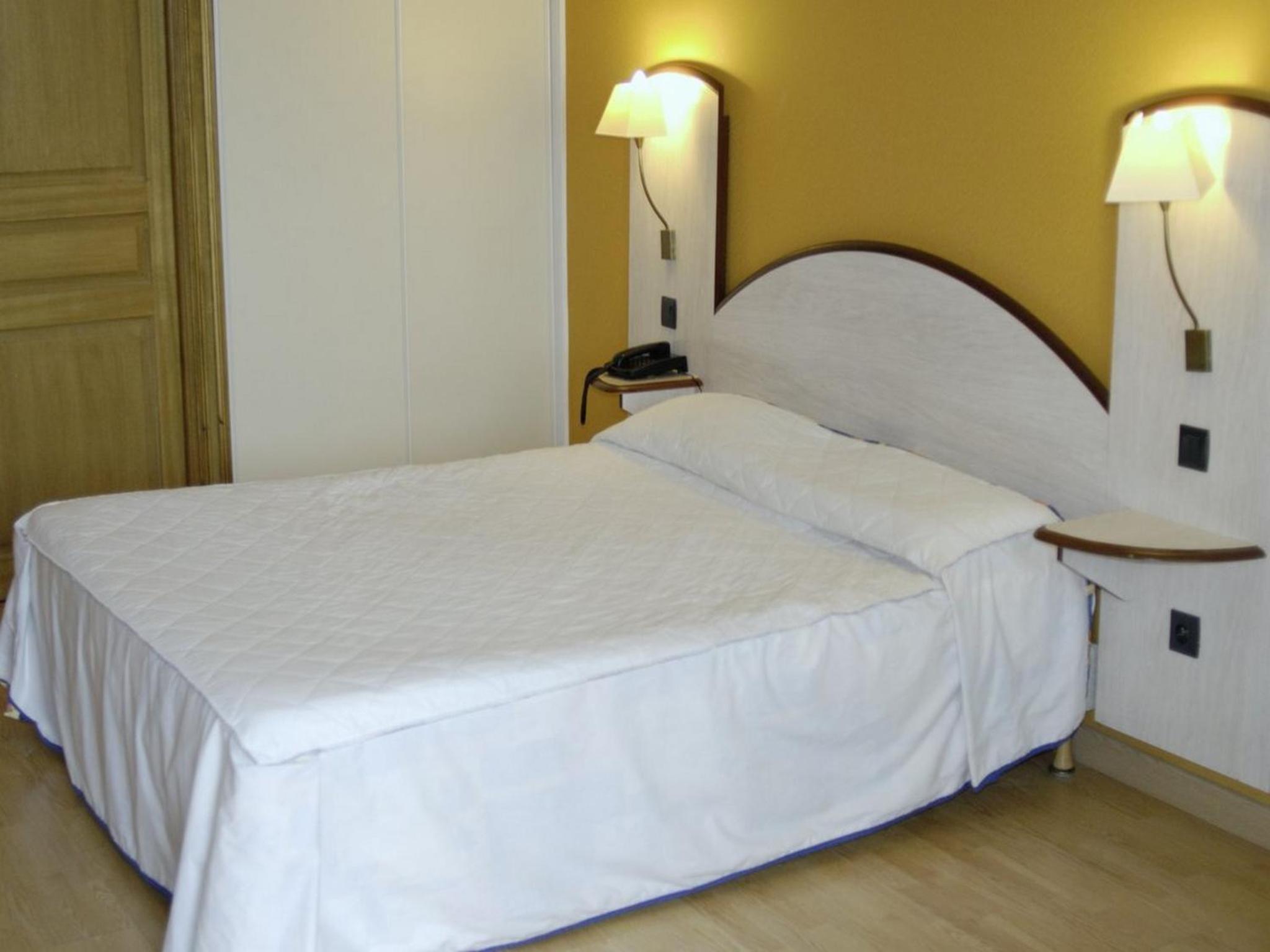 Standard Double Room - Photo 2