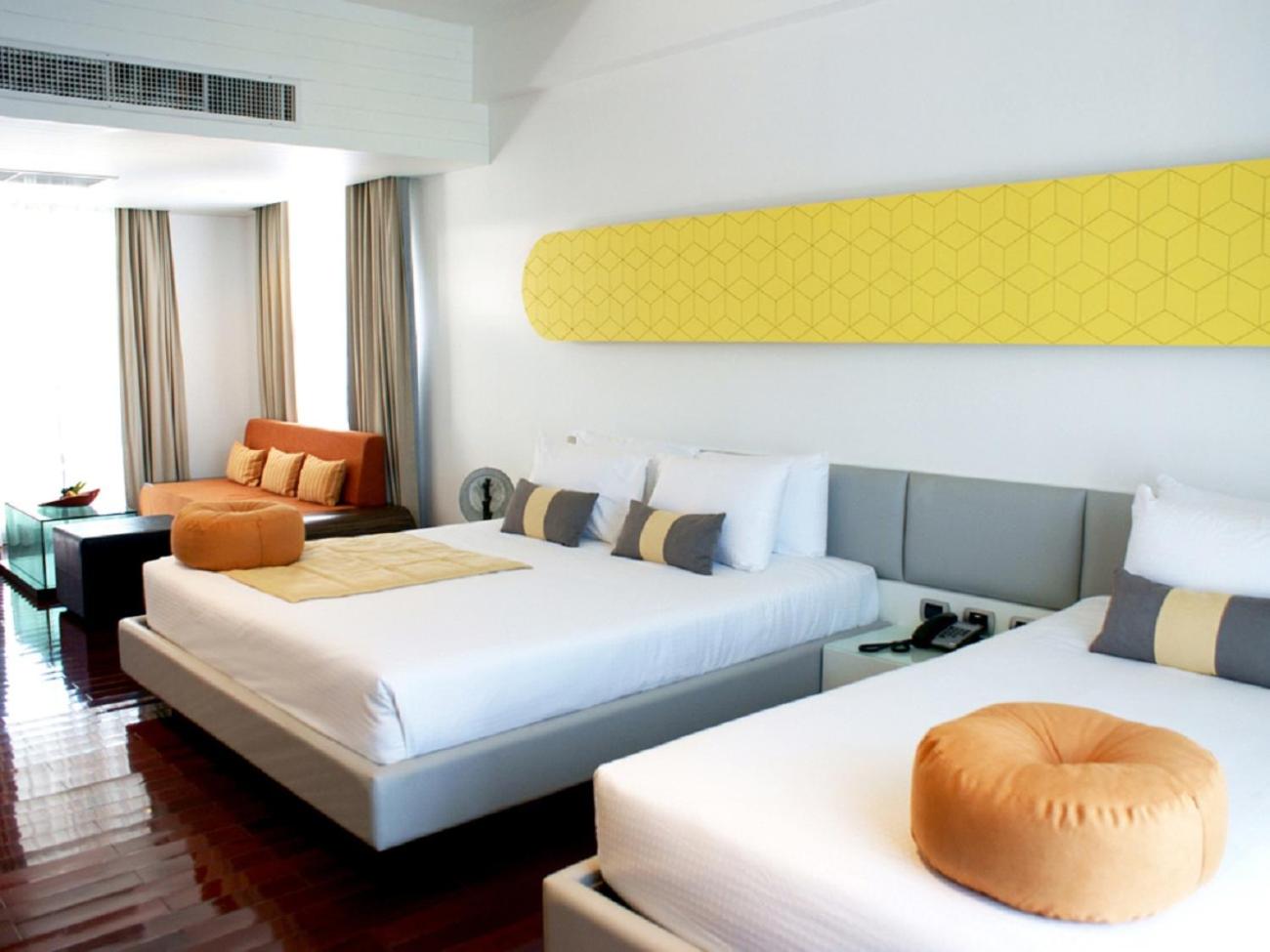 Deluxe Twin Room with Pool View thumbnail 5
