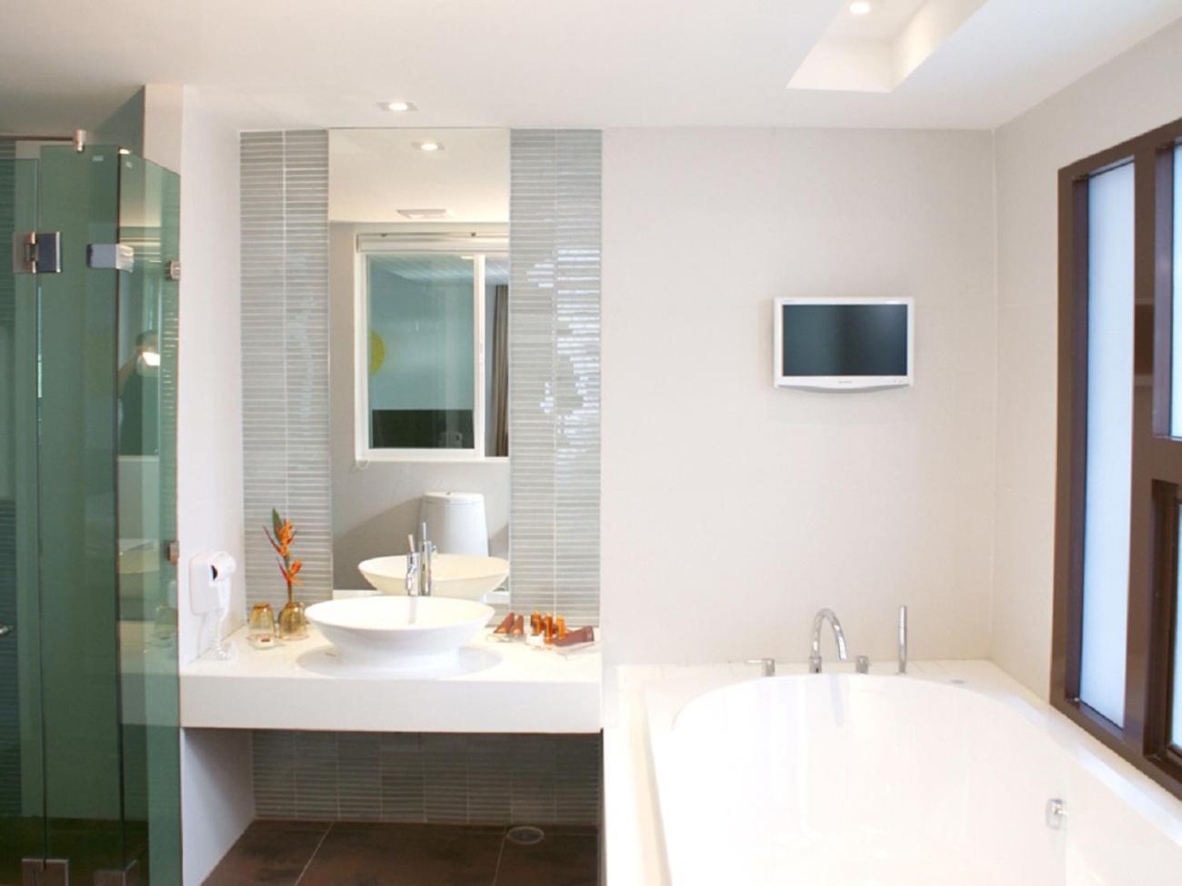 Deluxe Twin Room with Pool View