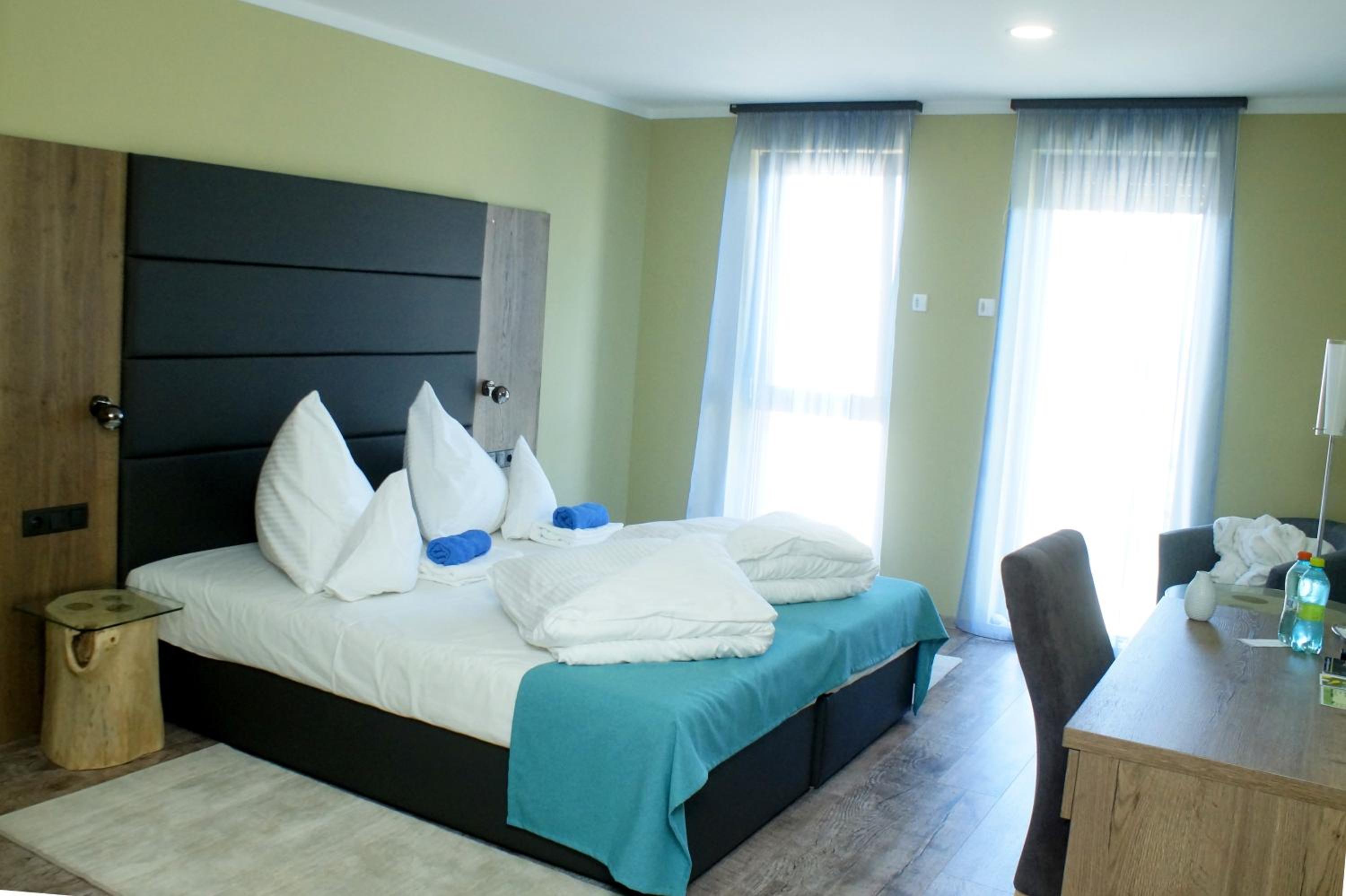 Deluxe Double Room - Photo 25