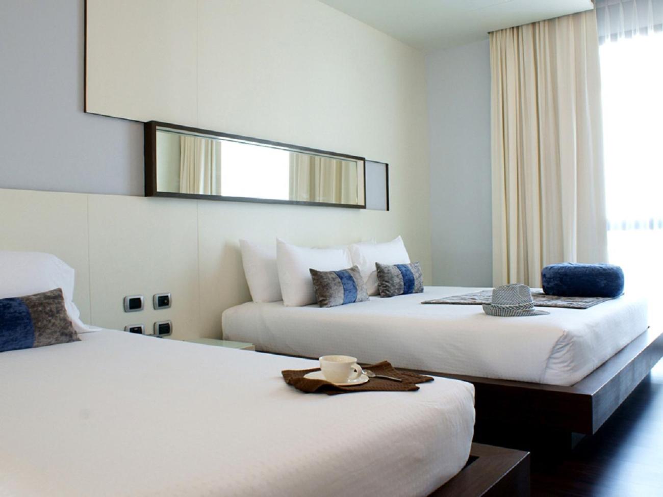 Deluxe Twin Room with Pool Access - Photo 8