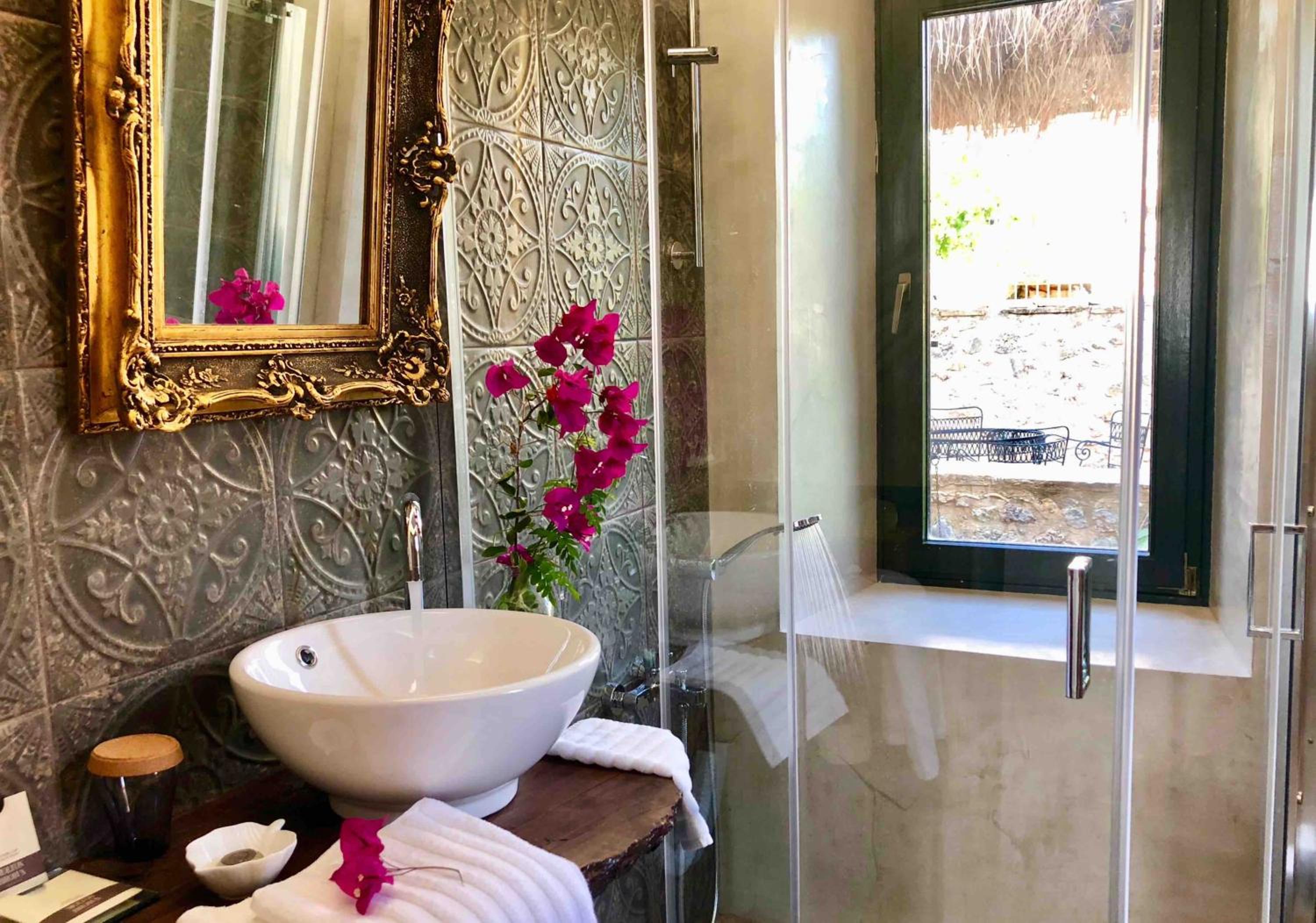 Executive Suite - Photo 19
