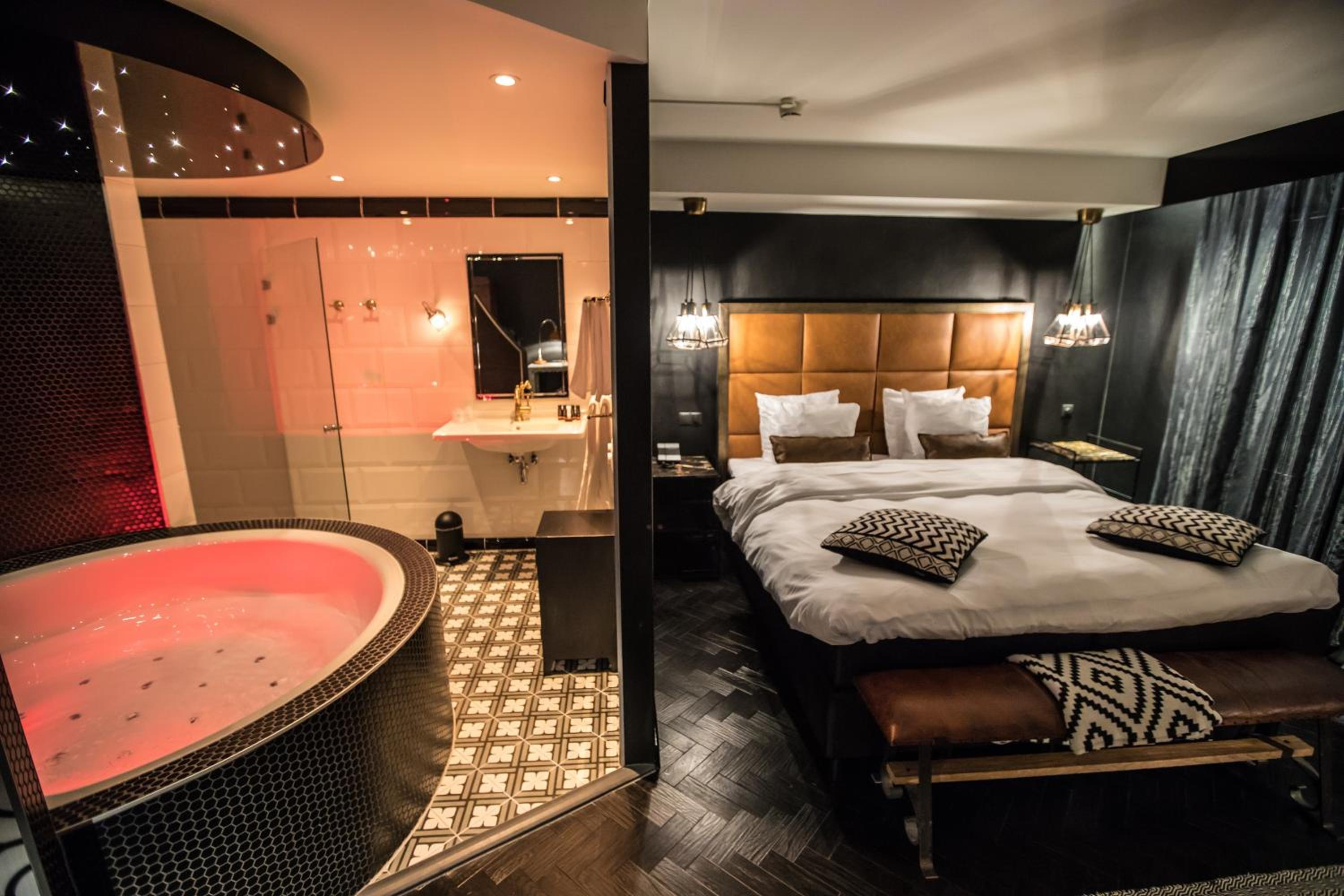 One-Bedroom Suite with Spa Bath (New York)