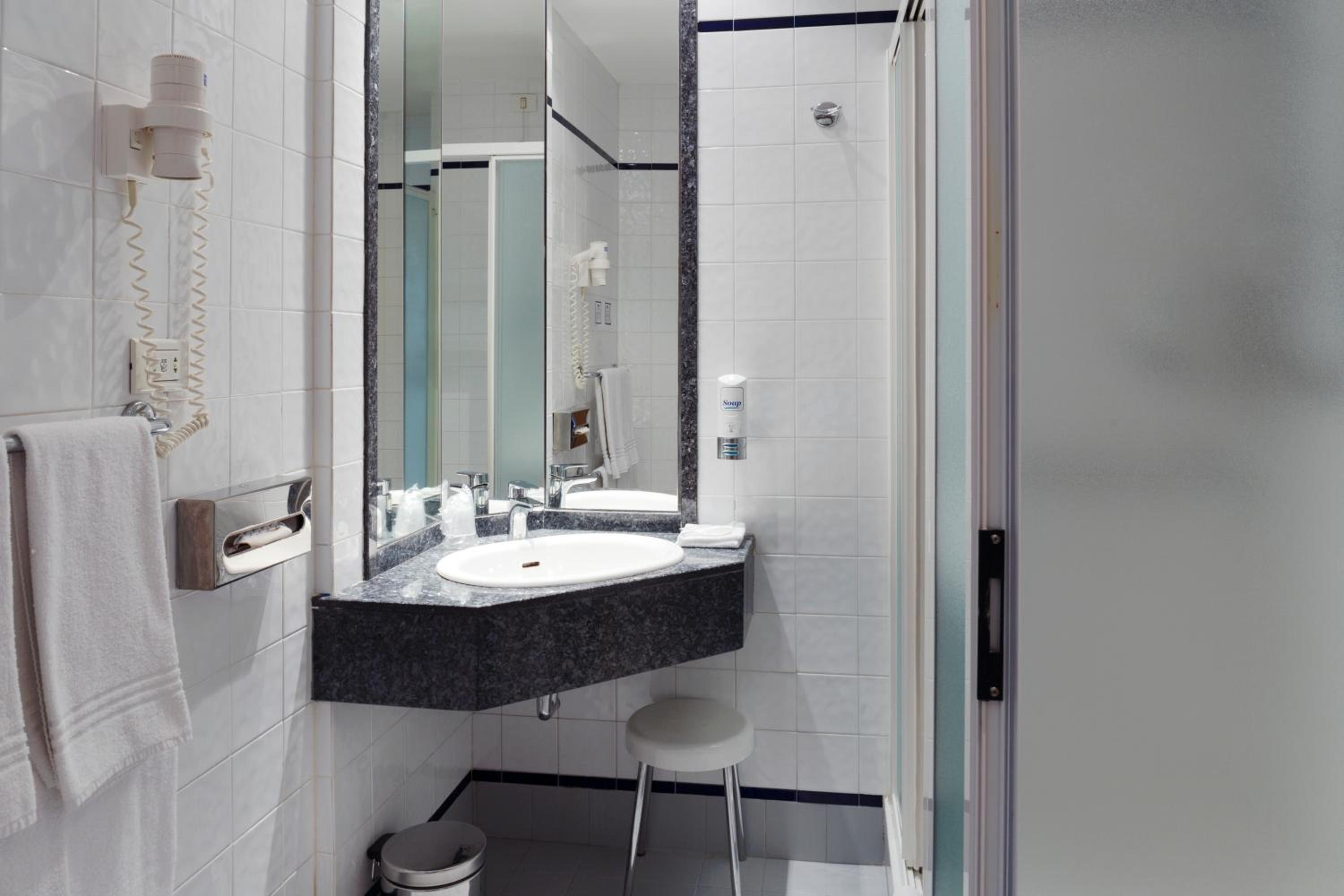 Superior Twin Room - Photo 22