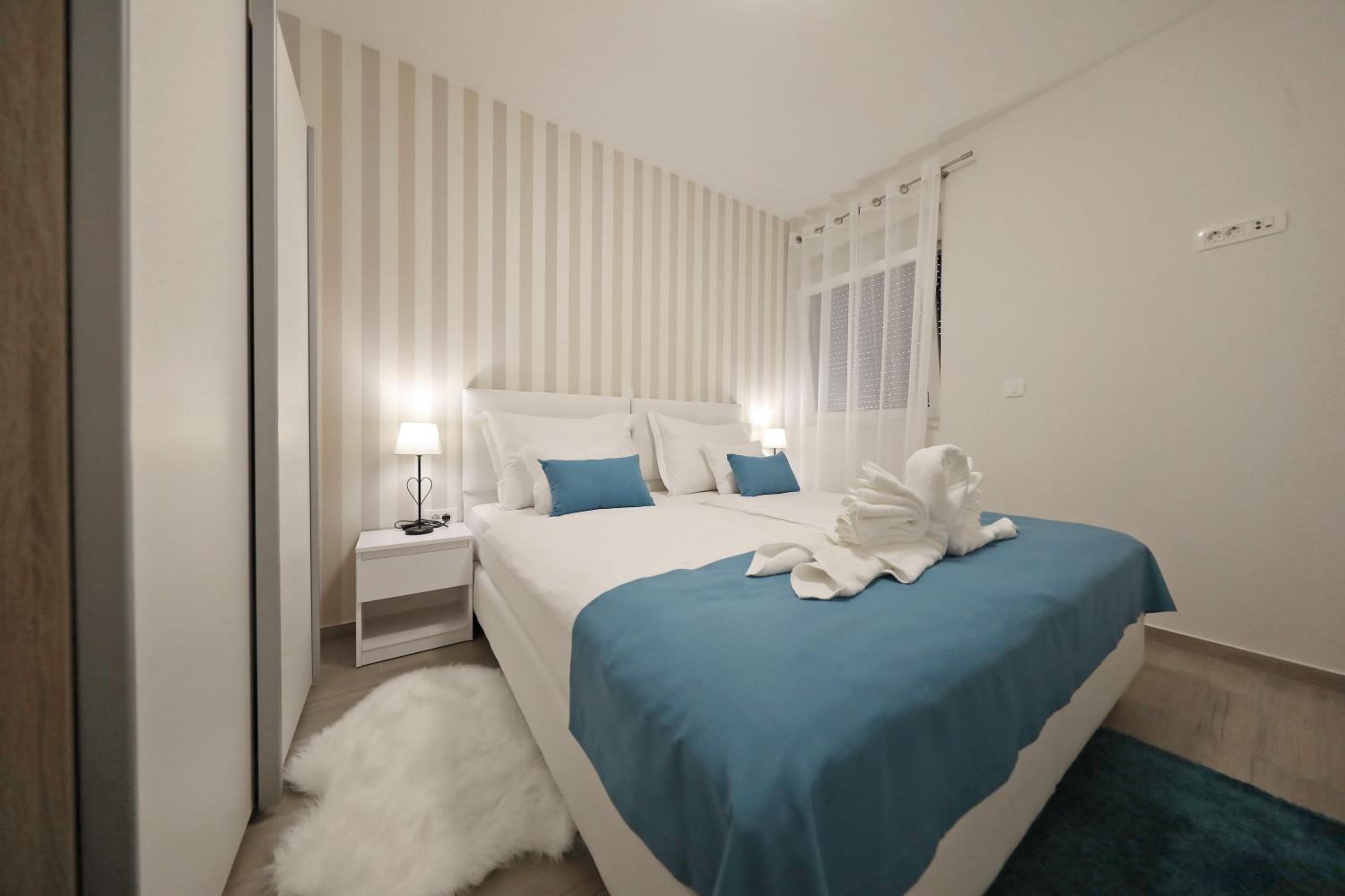 Luxury One Bedroom Apartment with Terrace Ground Floor photo 2