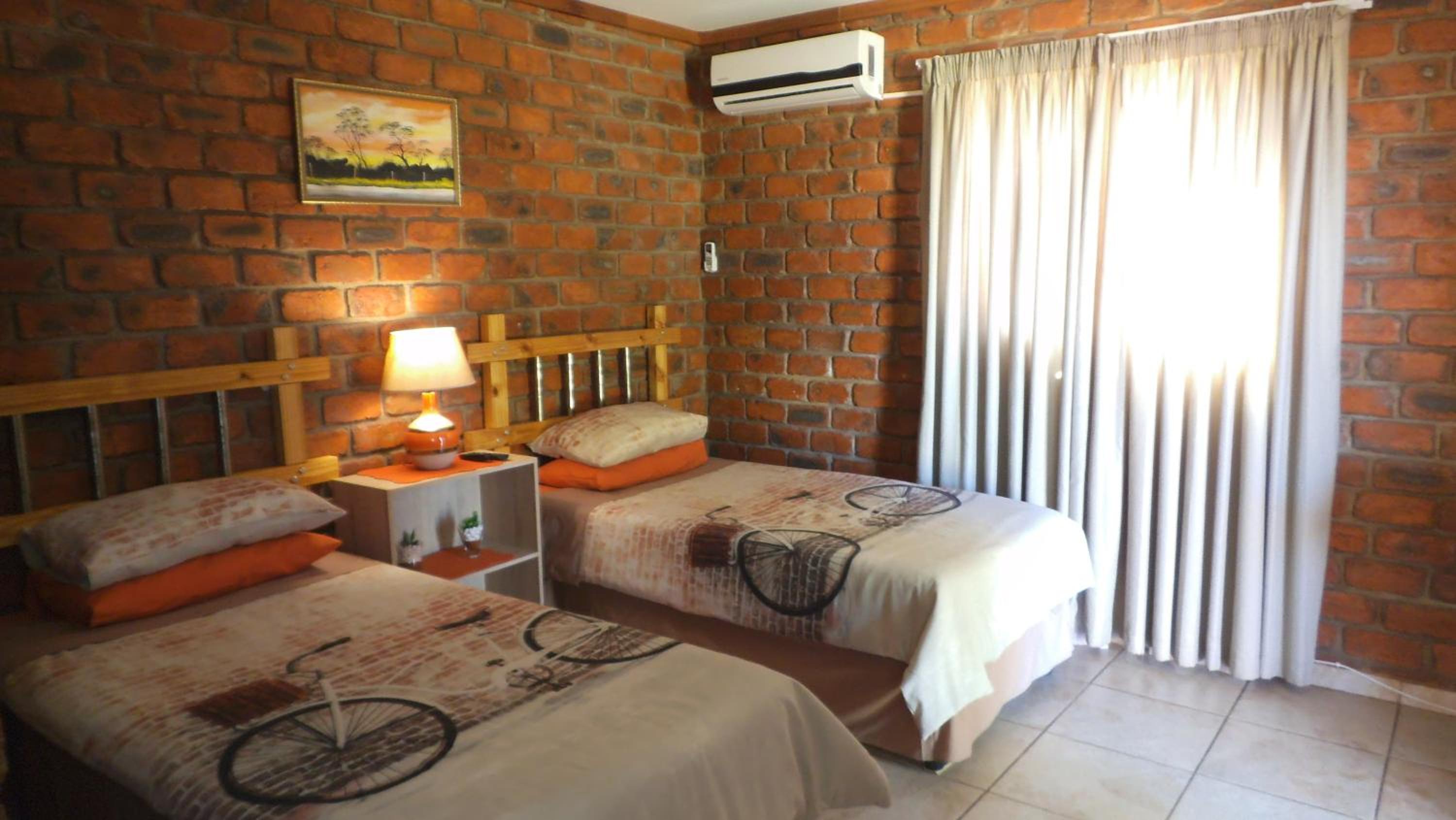 Double or Twin Room with Private Bathroom photo 3