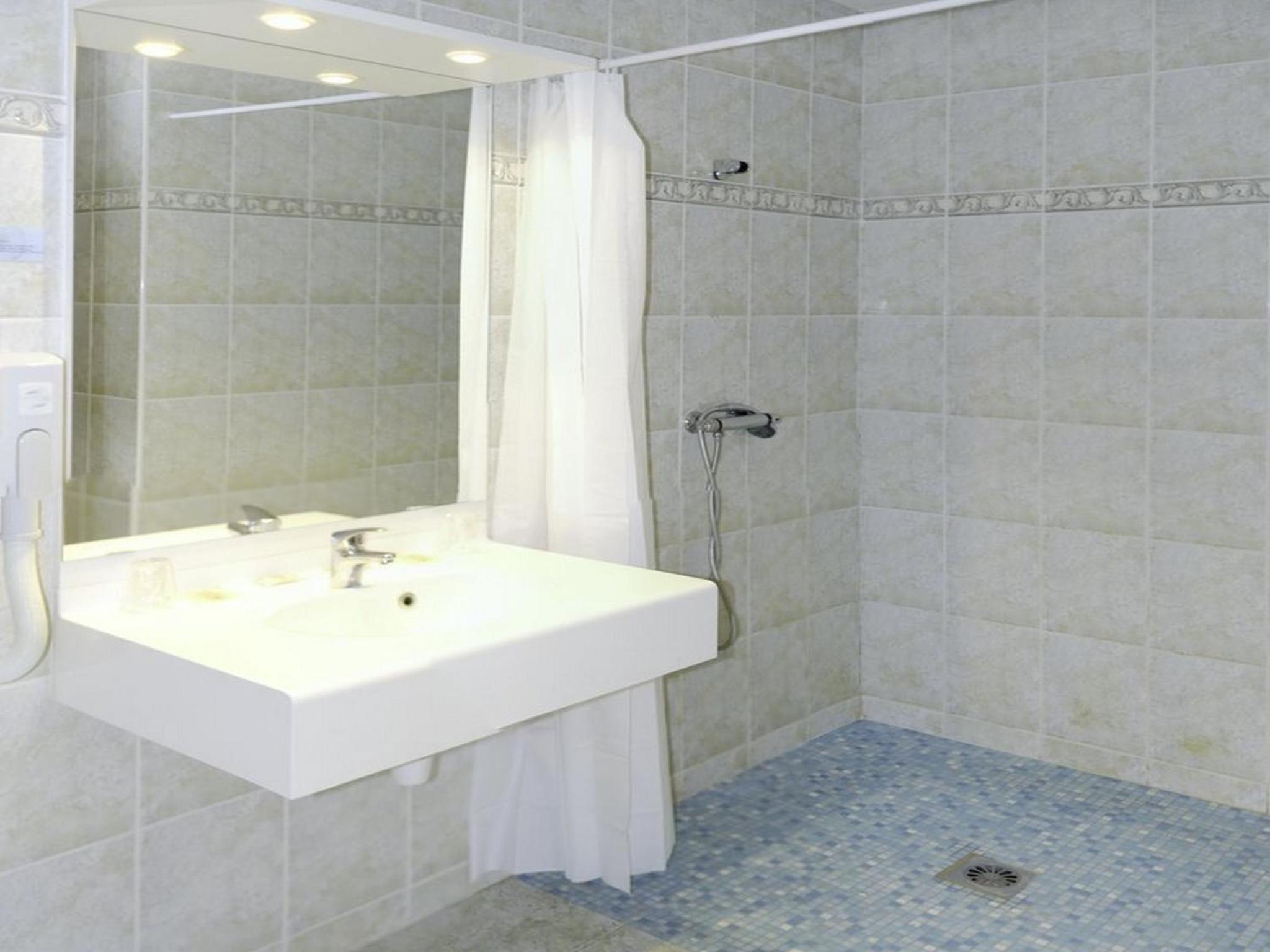 Standard Double Room - Photo 5